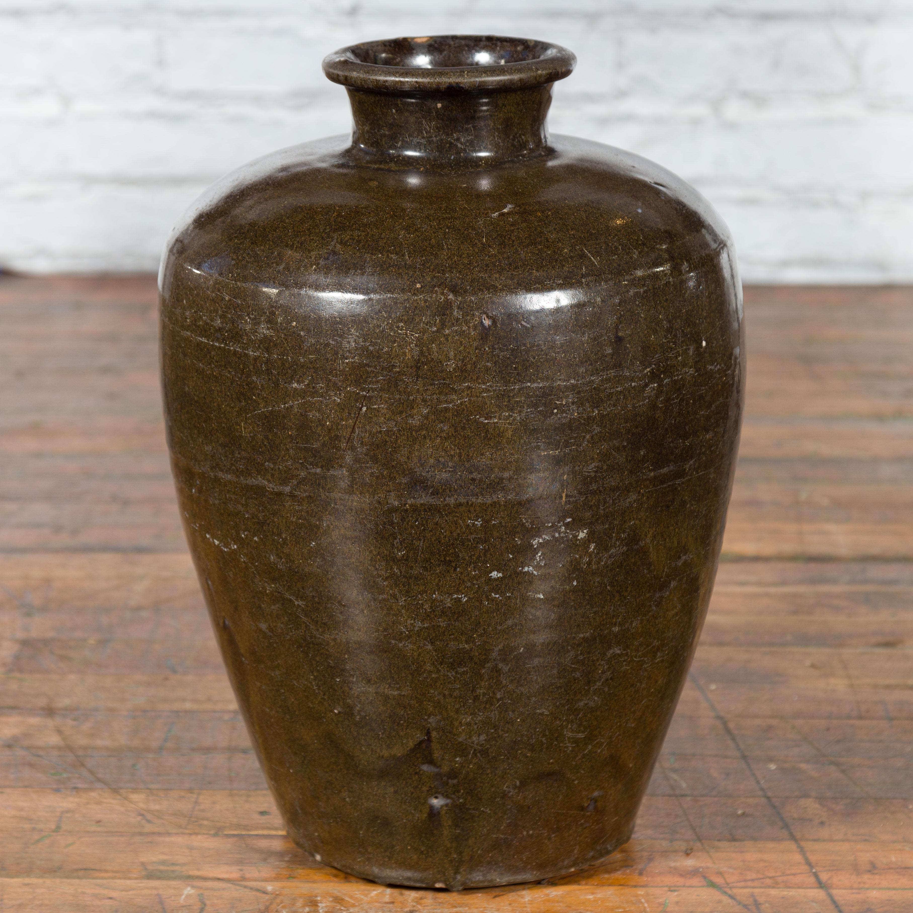 Large Antique Thai Monochrome Glazed Storage Jar with Tapering Lines For Sale 12
