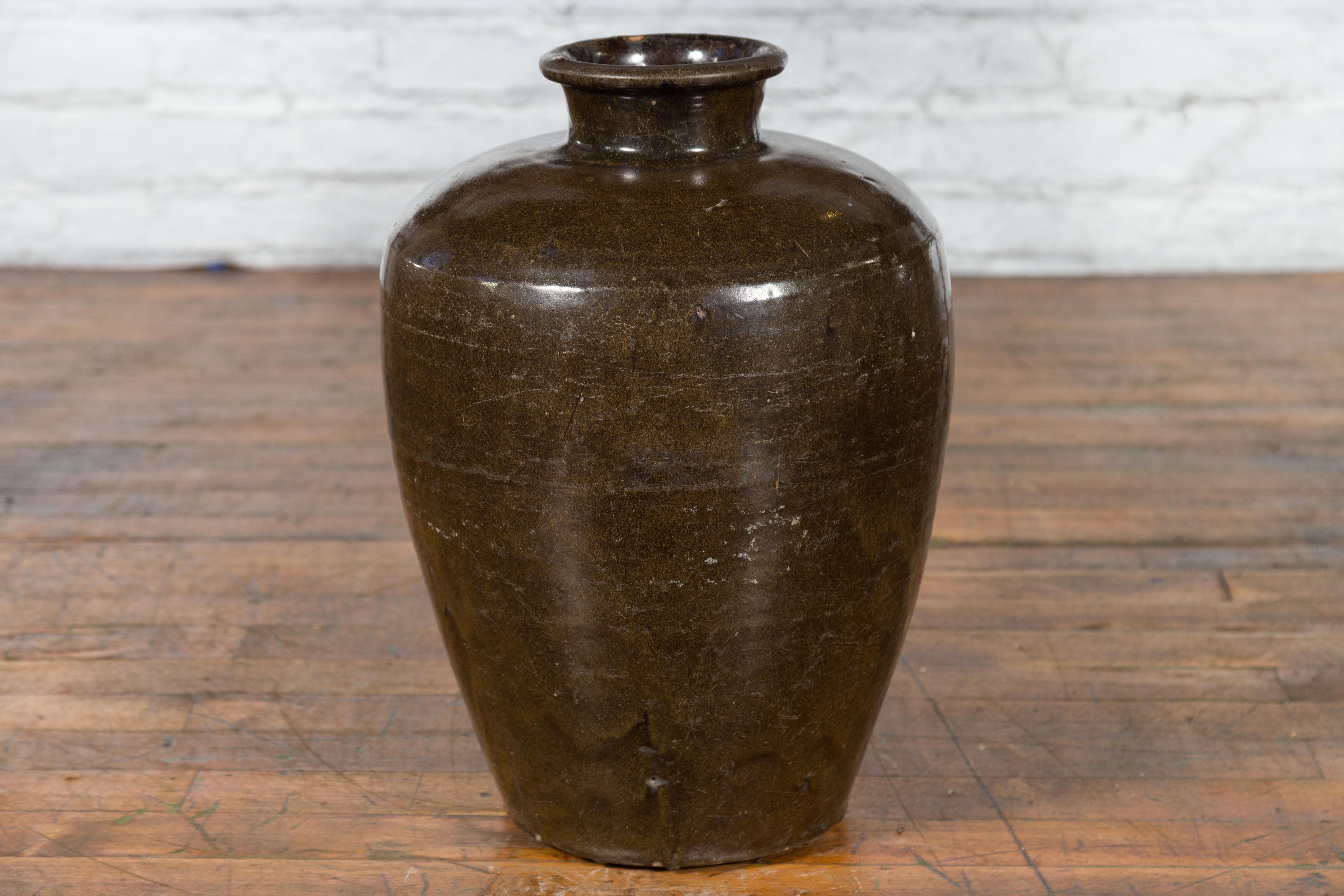 Large Antique Thai Monochrome Glazed Storage Jar with Tapering Lines For Sale 13