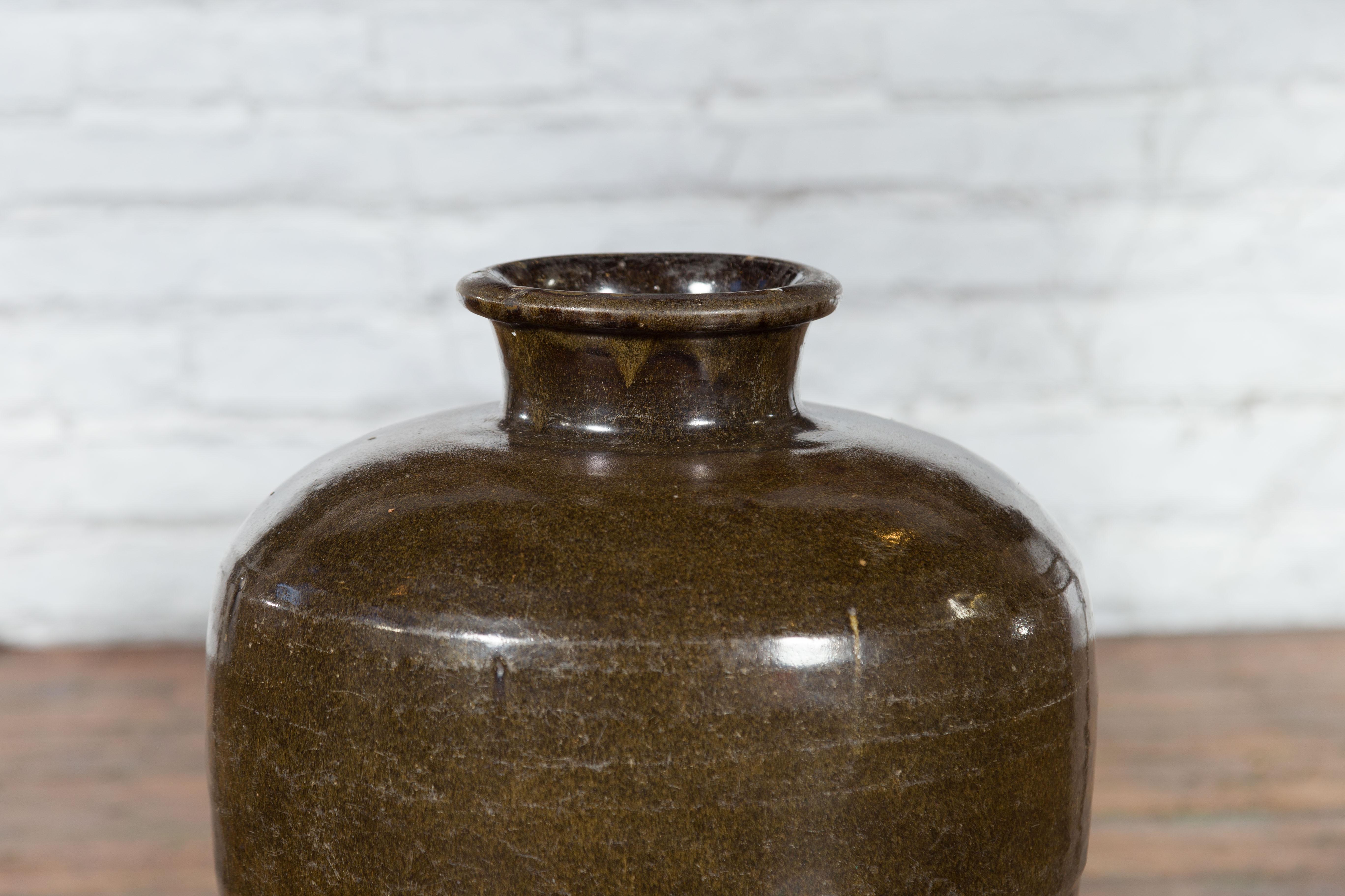 Large Antique Thai Monochrome Glazed Storage Jar with Tapering Lines For Sale 2