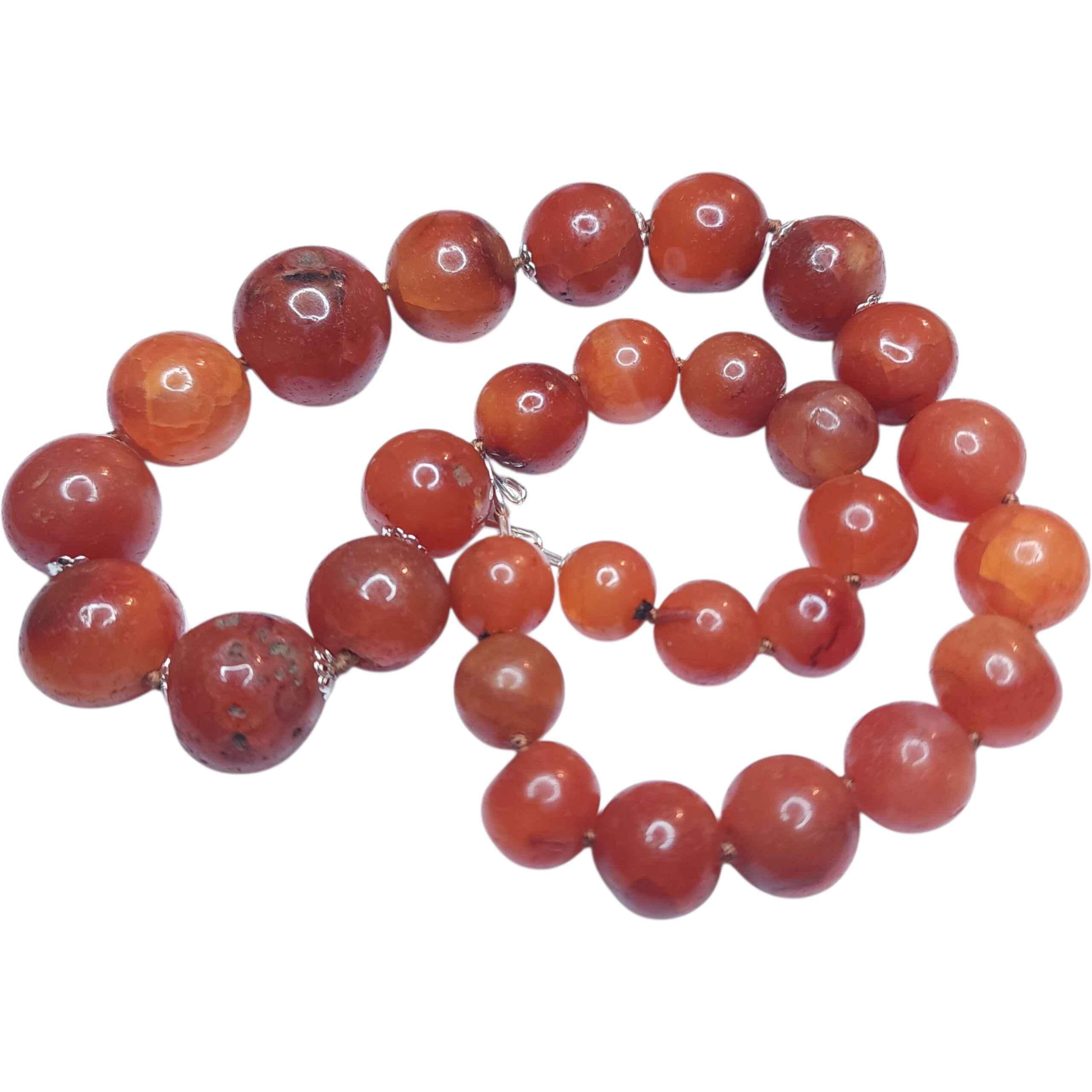 Große antike tibetische Himalaya Karneol Perlenkette, handgeschnittener gebänderter Achat (Kunsthandwerker*in) im Angebot
