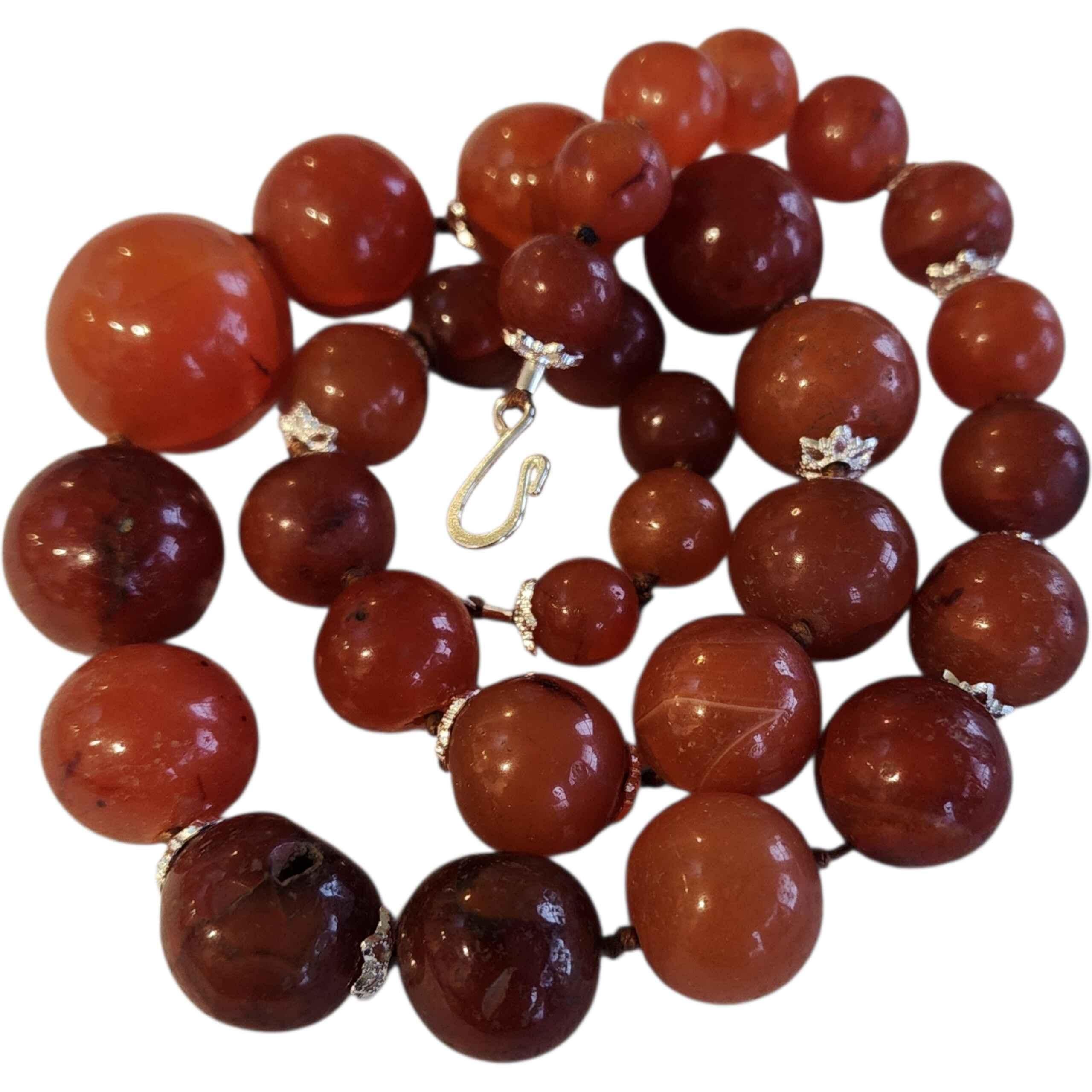 Große antike tibetische Himalaya Karneol Perlenkette, handgeschnittener gebänderter Achat (Kunsthandwerker*in) im Angebot