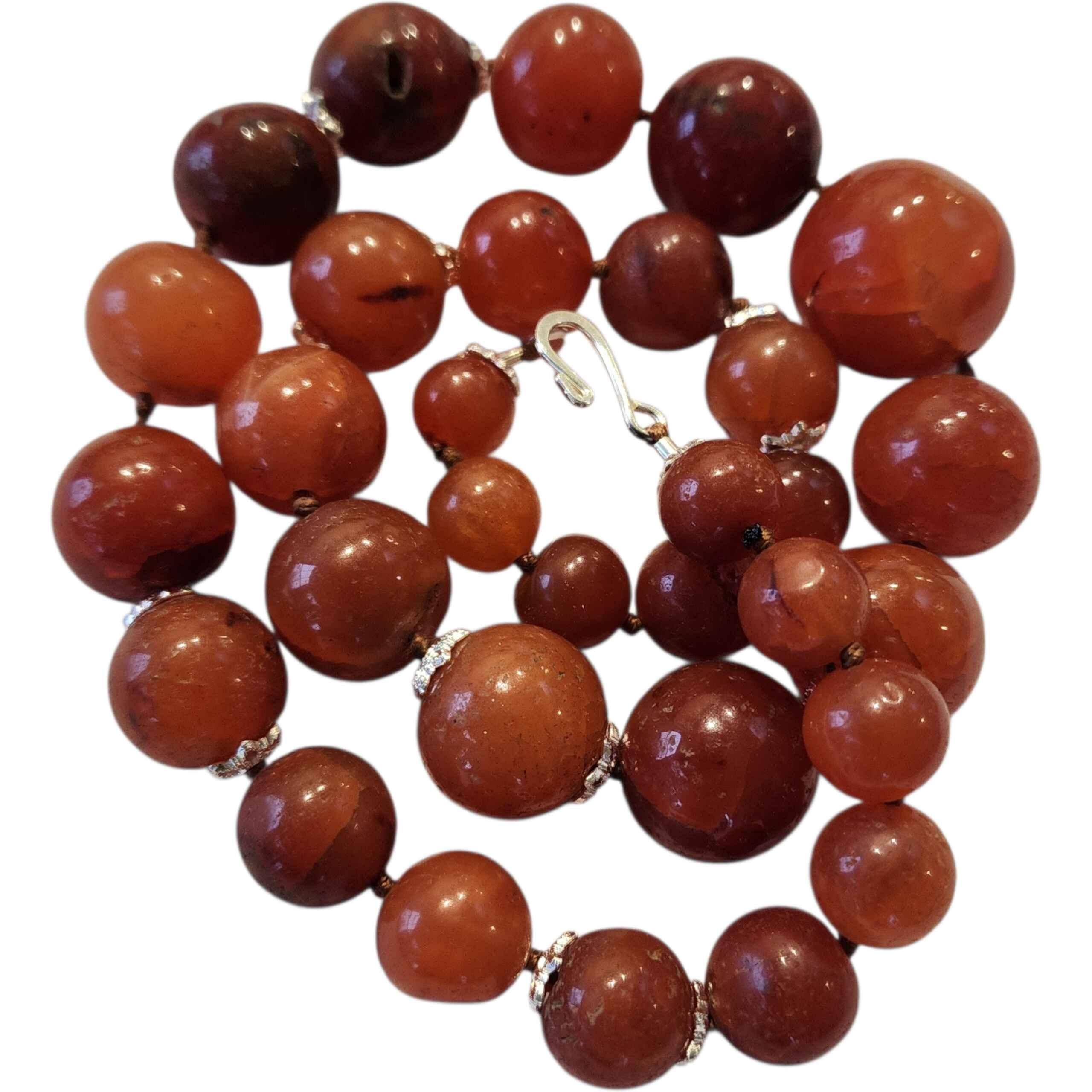 Große antike tibetische Himalaya Karneol Perlenkette, handgeschnittener gebänderter Achat im Zustand „Gut“ im Angebot in Milford, DE