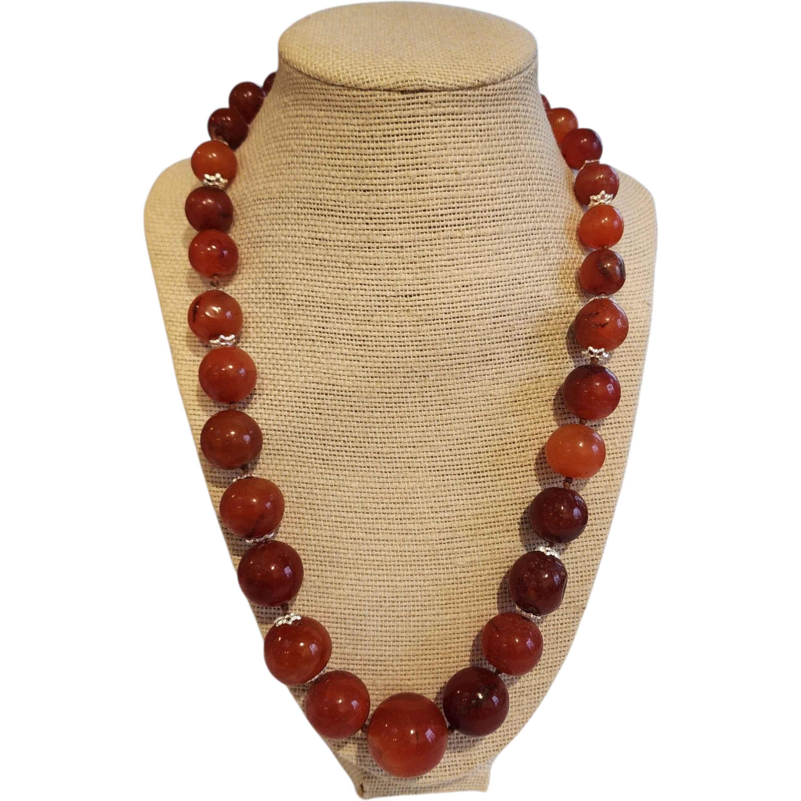 Große antike tibetische Himalaya Karneol Perlenkette, handgeschnittener gebänderter Achat im Angebot 2