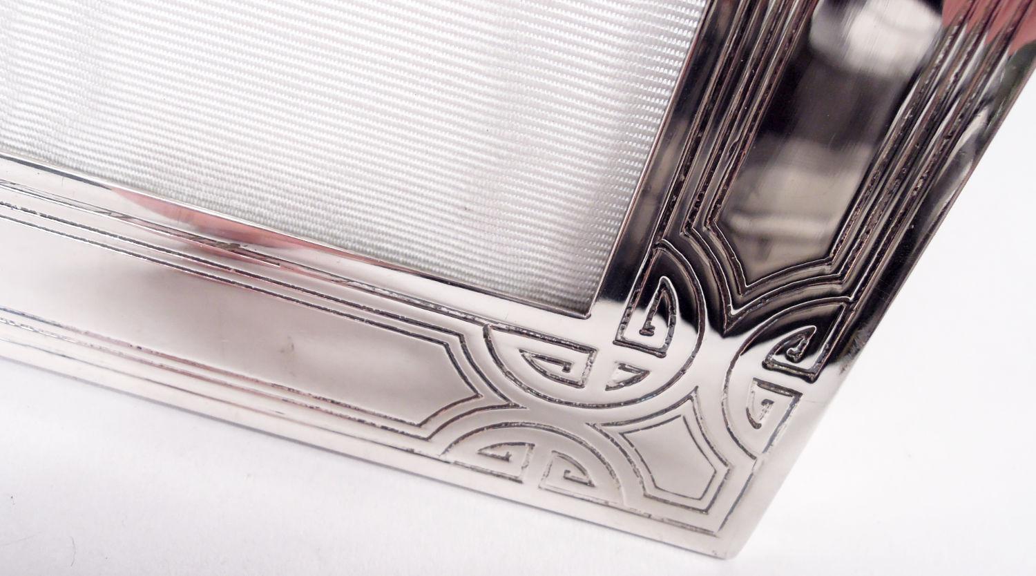 Großer antiker Jugendstil-Bilderrahmen aus Sterlingsilber von Tiffany (amerikanisch) im Angebot
