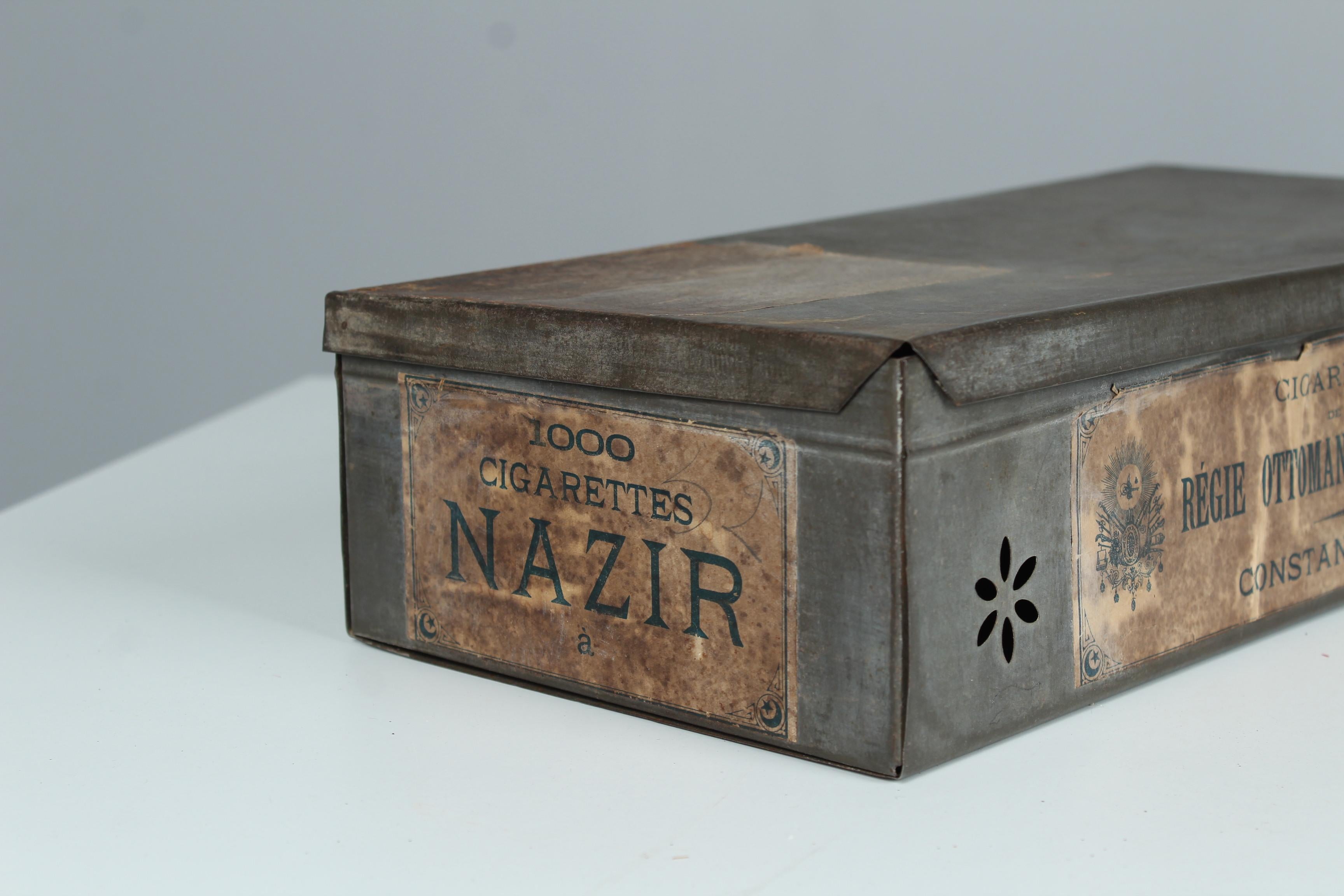 Large Antique Tobacco Tin Box, 1930s 1940s In Good Condition For Sale In Greven, DE