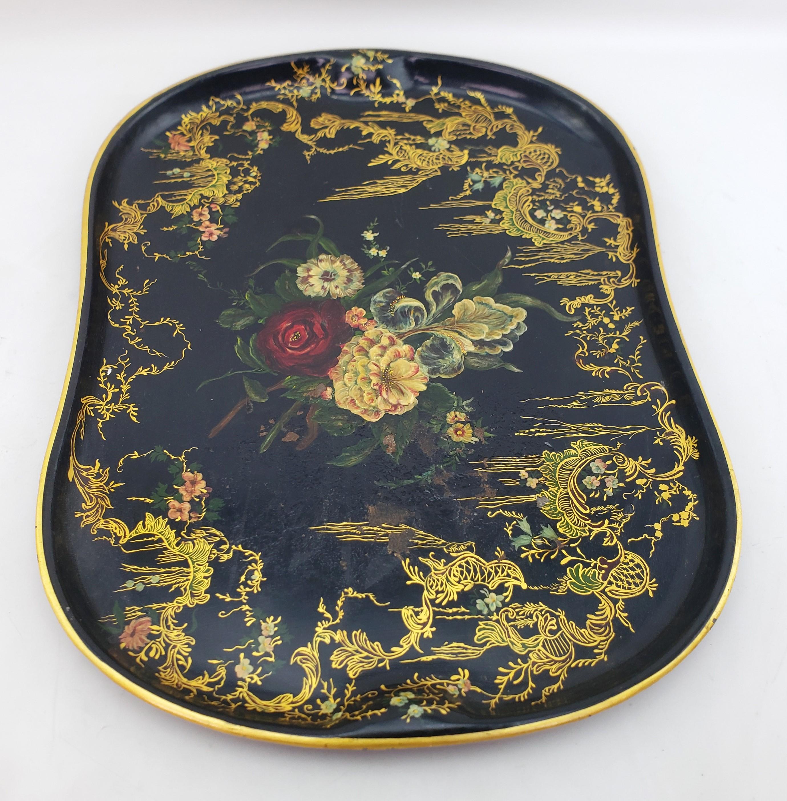 Large Antique Toleware Serving Tray with Floral Decoration & Gilt Accents In Good Condition For Sale In Hamilton, Ontario