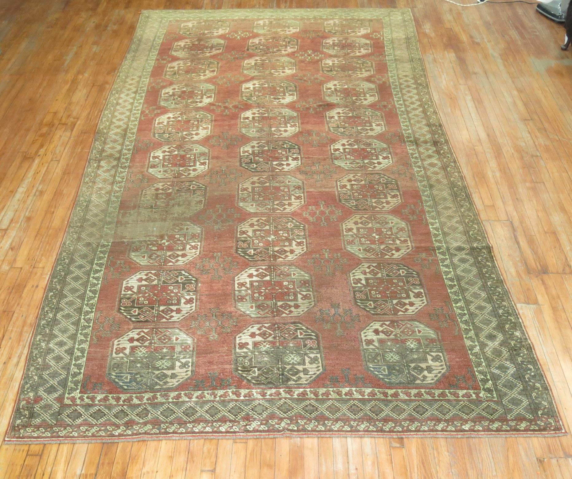 Ein hochdekorativer, großformatiger afghanischer Ersari-Teppich mit Stammes-All-Over-Muster aus dem 1. Quartal des 20.

Maße: 7'7'' x 14'4''