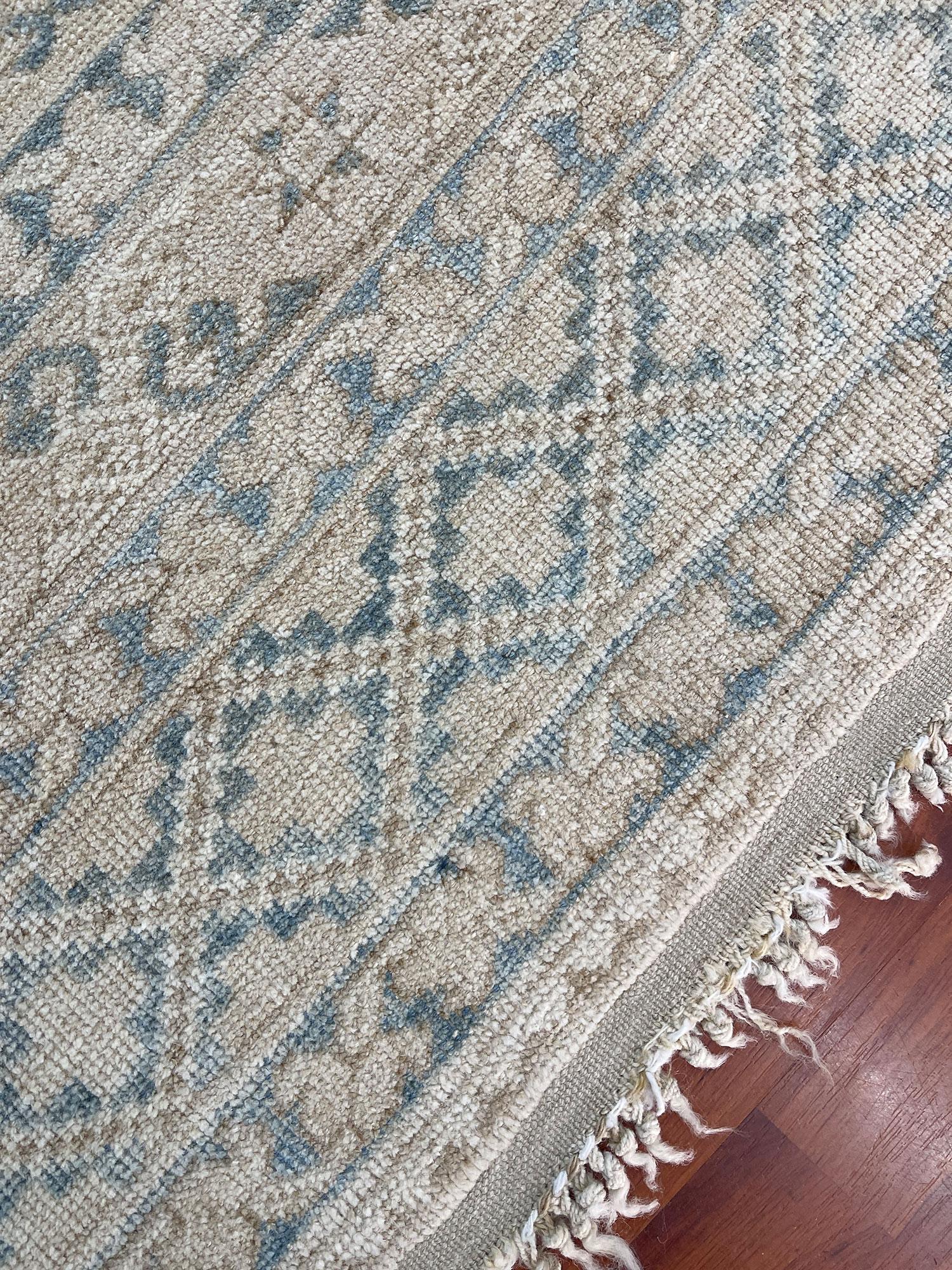Gran Alfombra Turca Antigua Alfombra de Lana Gris Azul, Alfombra de Salón Anudada a Mano Moderno de mediados de siglo en venta