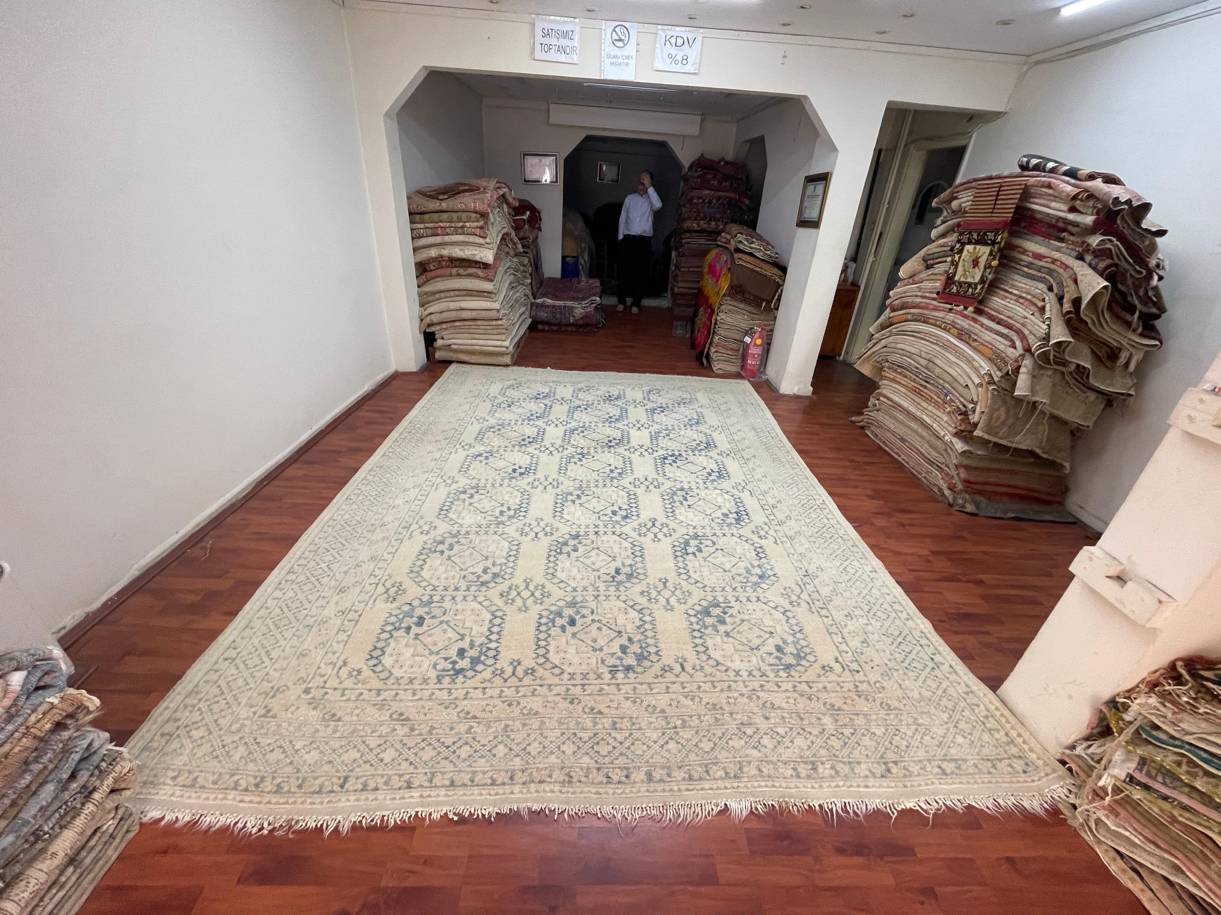 Gran Alfombra Turca Antigua Alfombra de Lana Gris Azul, Alfombra de Salón Anudada a Mano en venta 2