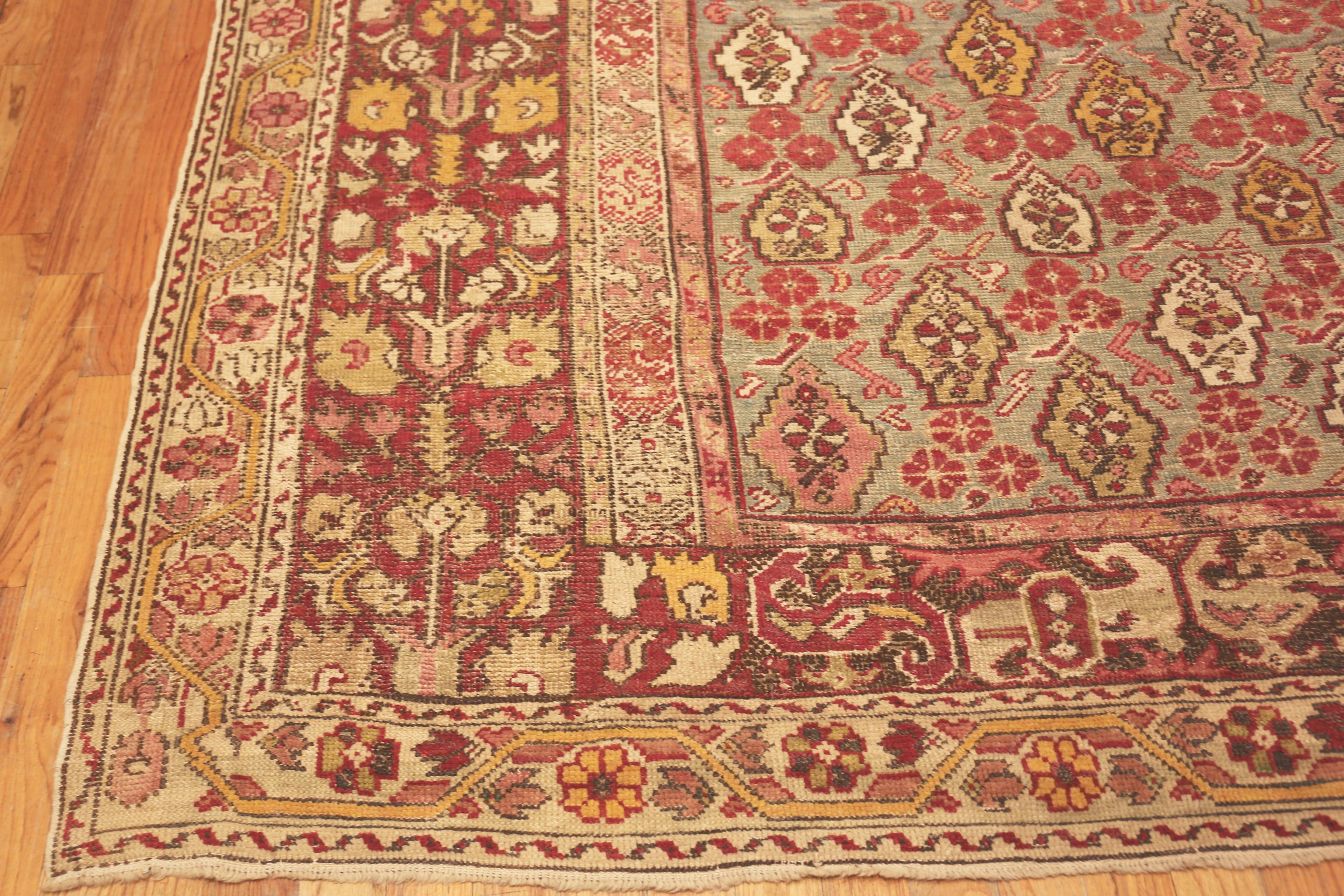 Antique Turkish Ghiordes Area Rug. 15 ft 5 in x 17 ft 4 in In Good Condition For Sale In New York, NY