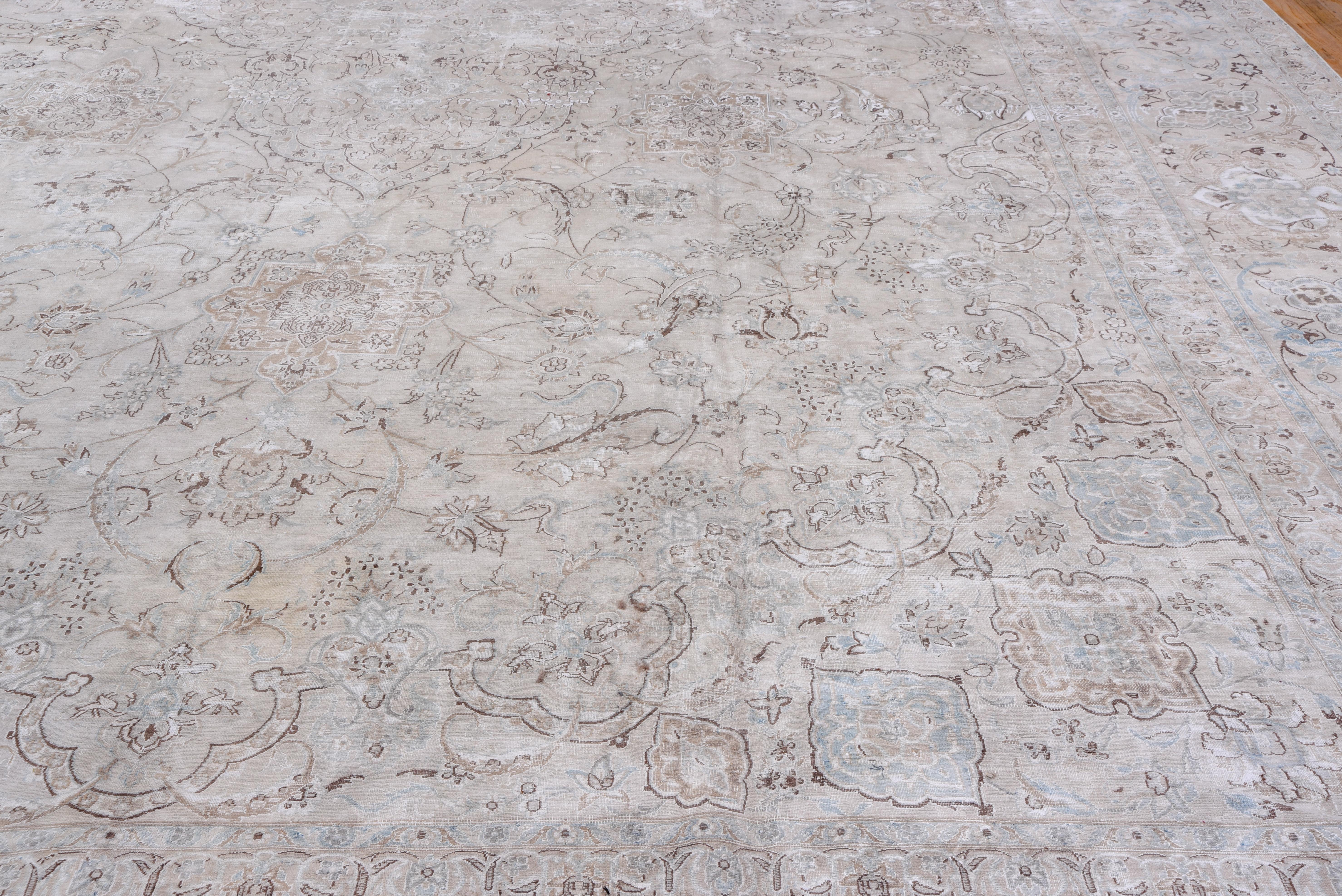 Gran alfombra antigua turca de Sivas, paleta suave, colores claros, hacia 1930 en Bueno estado para la venta en New York, NY