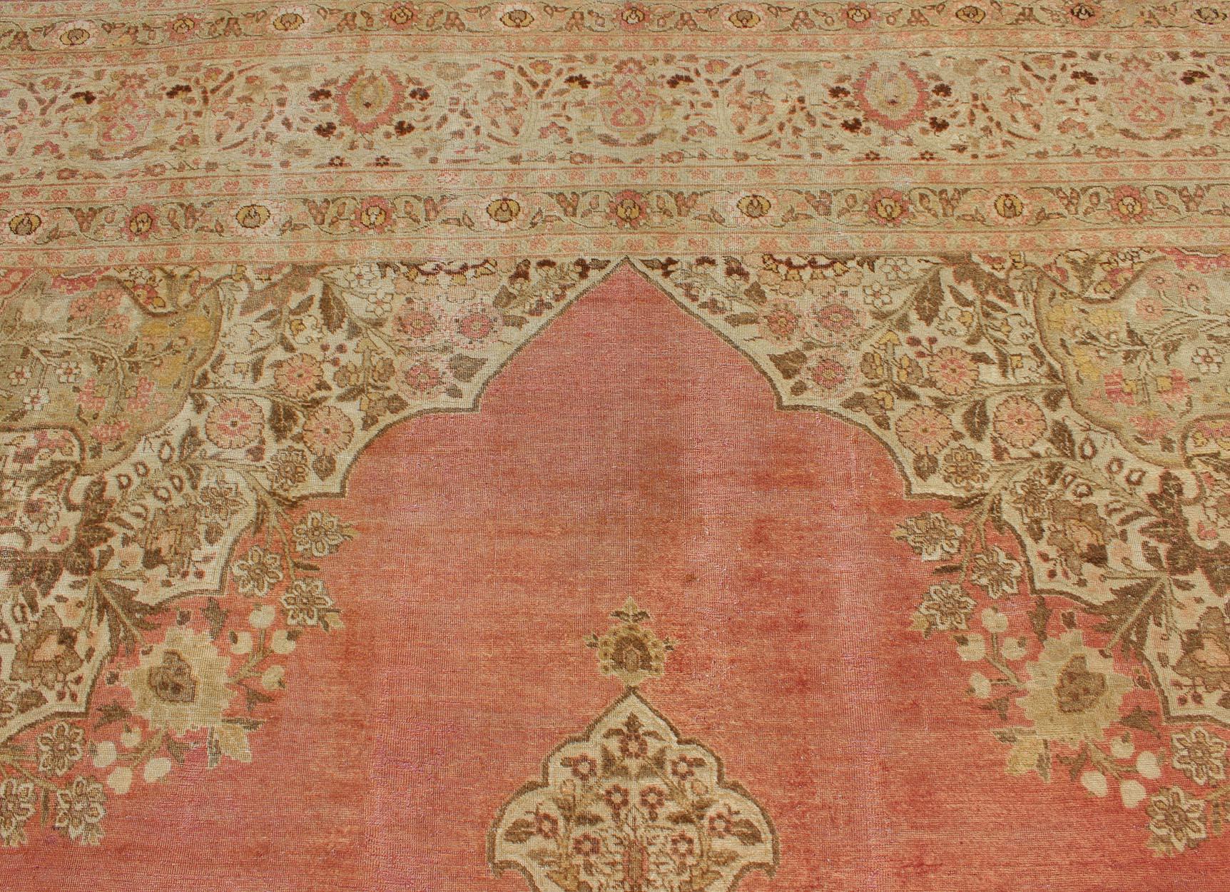 Grand tapis turc ancien Sivas avec motif de médaillon en rose, rouge et vert jaune en vente 6
