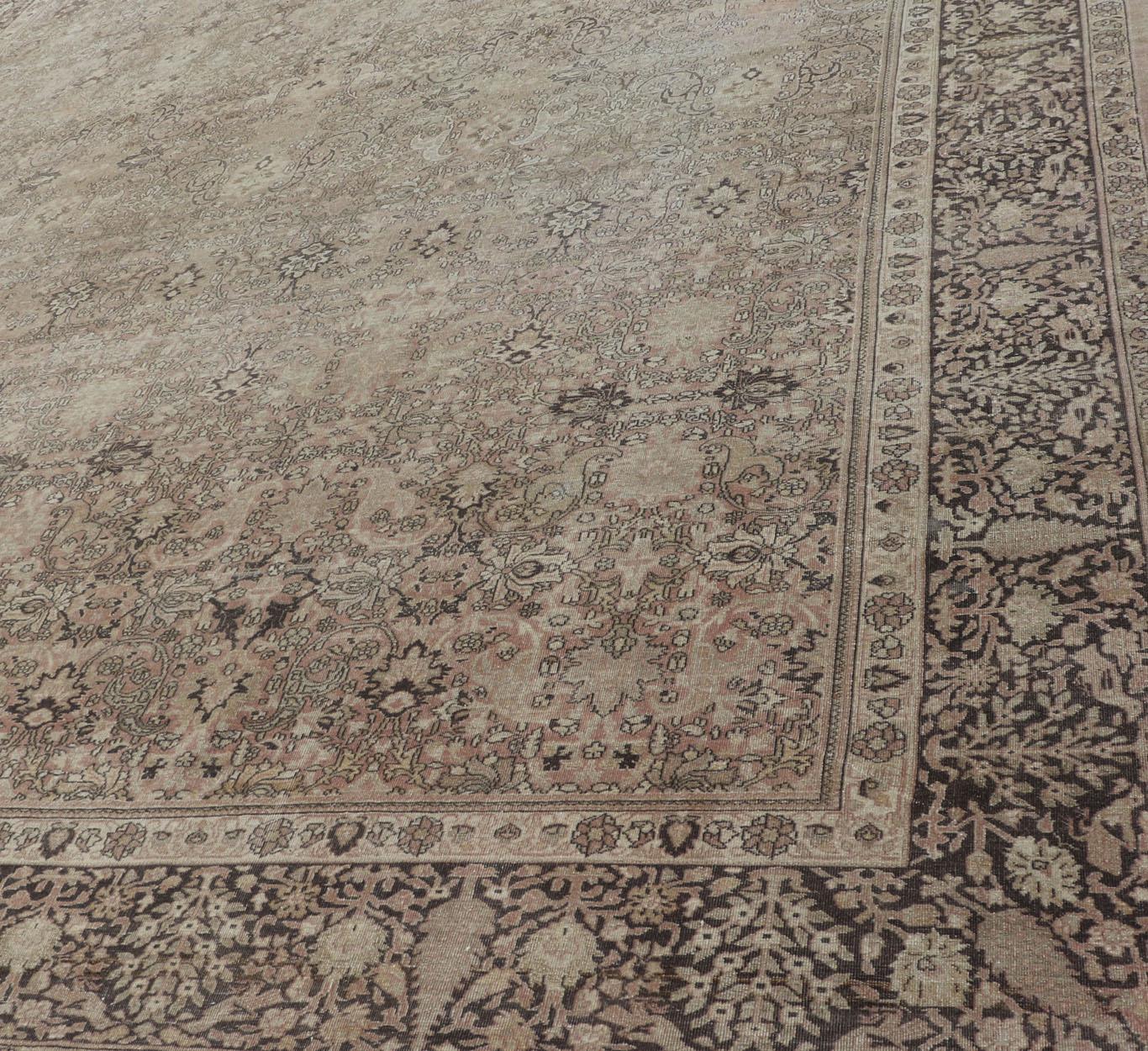 Grand tapis turc ancien Sivas à motifs floraux dans des tons neutres et terreux en vente 3