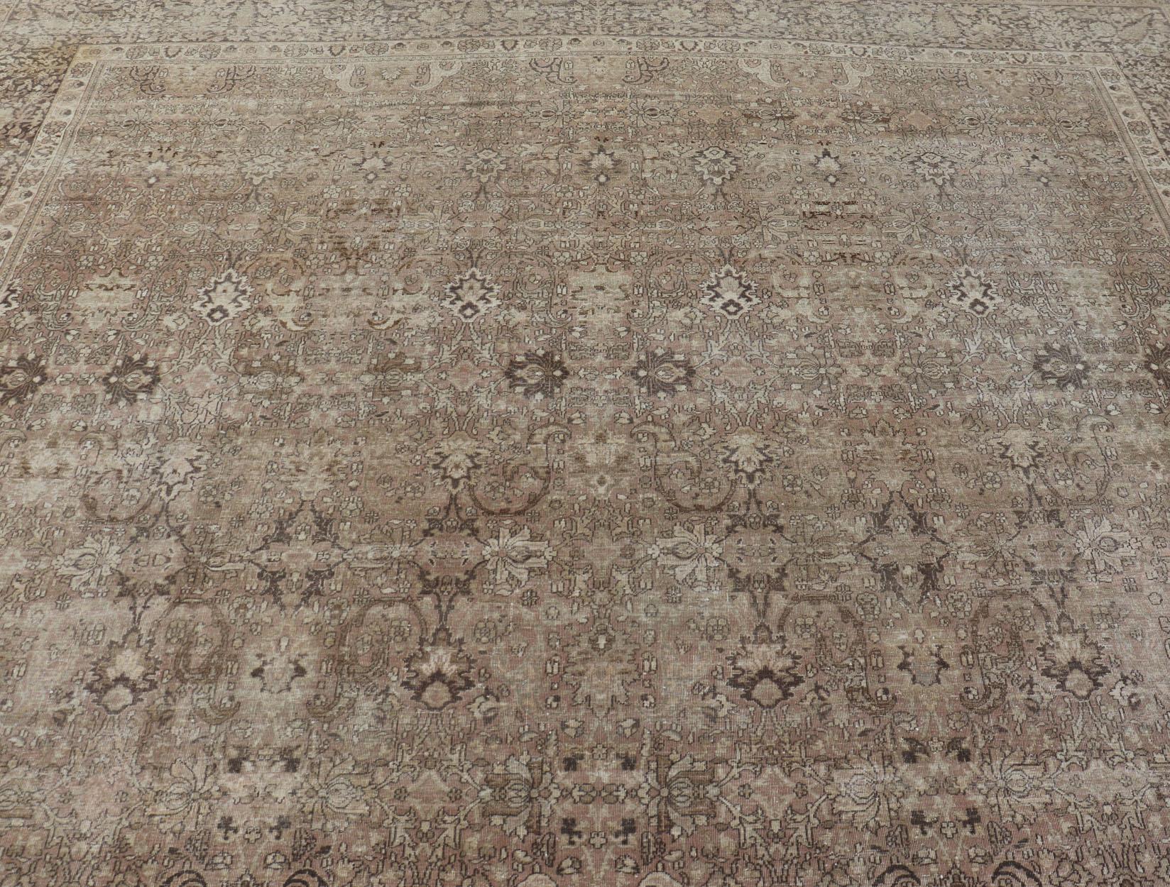 Grand tapis turc ancien Sivas à motifs floraux dans des tons neutres et terreux en vente 4