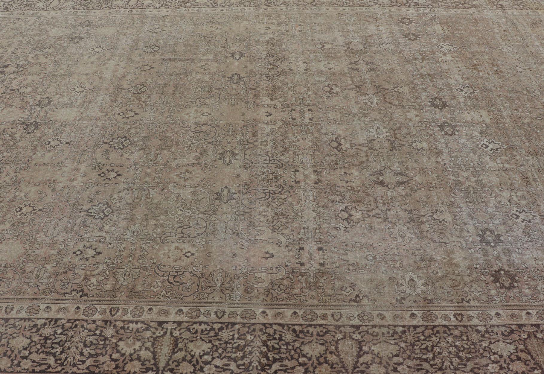 Grand tapis turc ancien Sivas à motifs floraux dans des tons neutres et terreux en vente 5