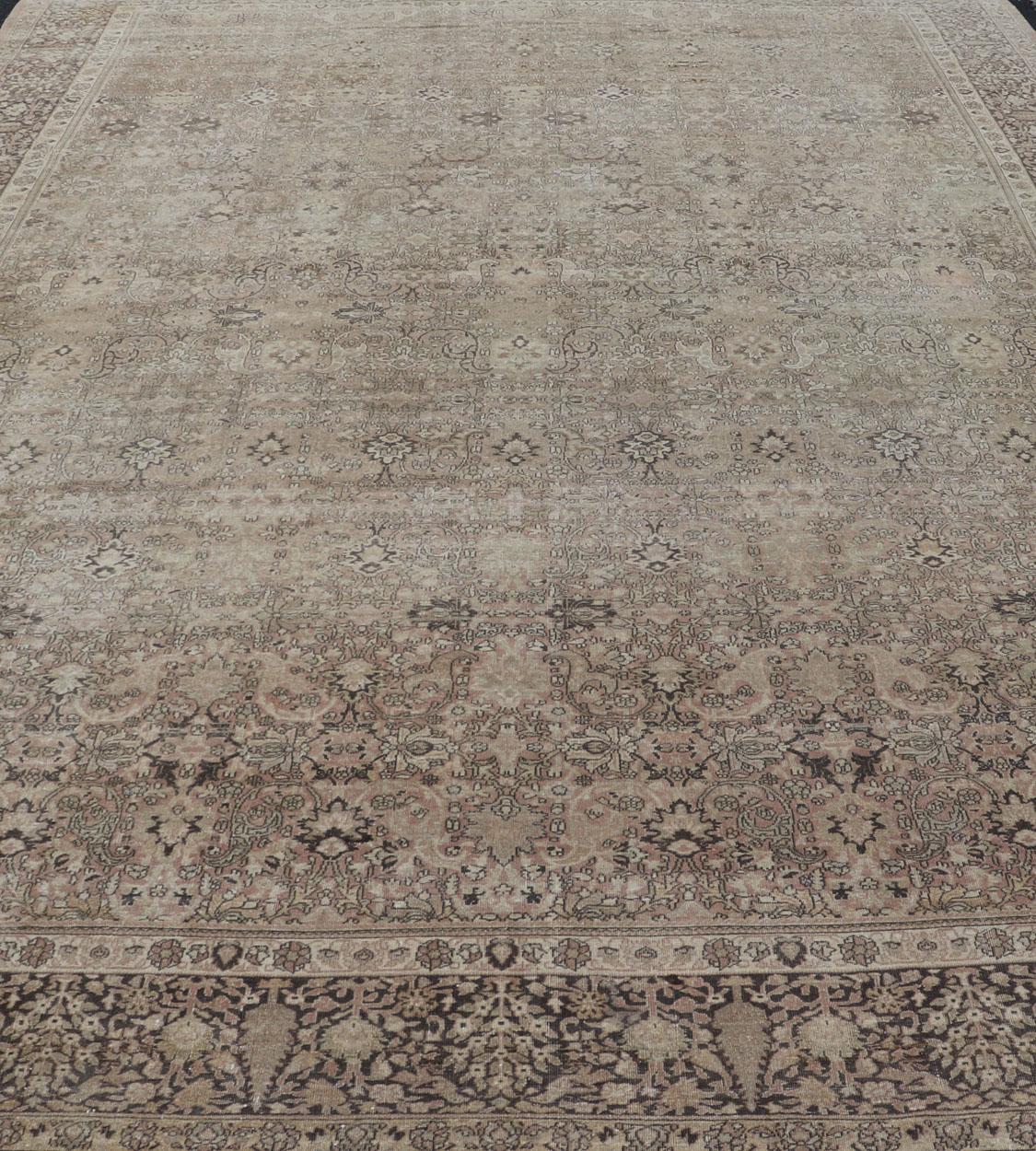 Grand tapis turc ancien Sivas à motifs floraux dans des tons neutres et terreux en vente 11
