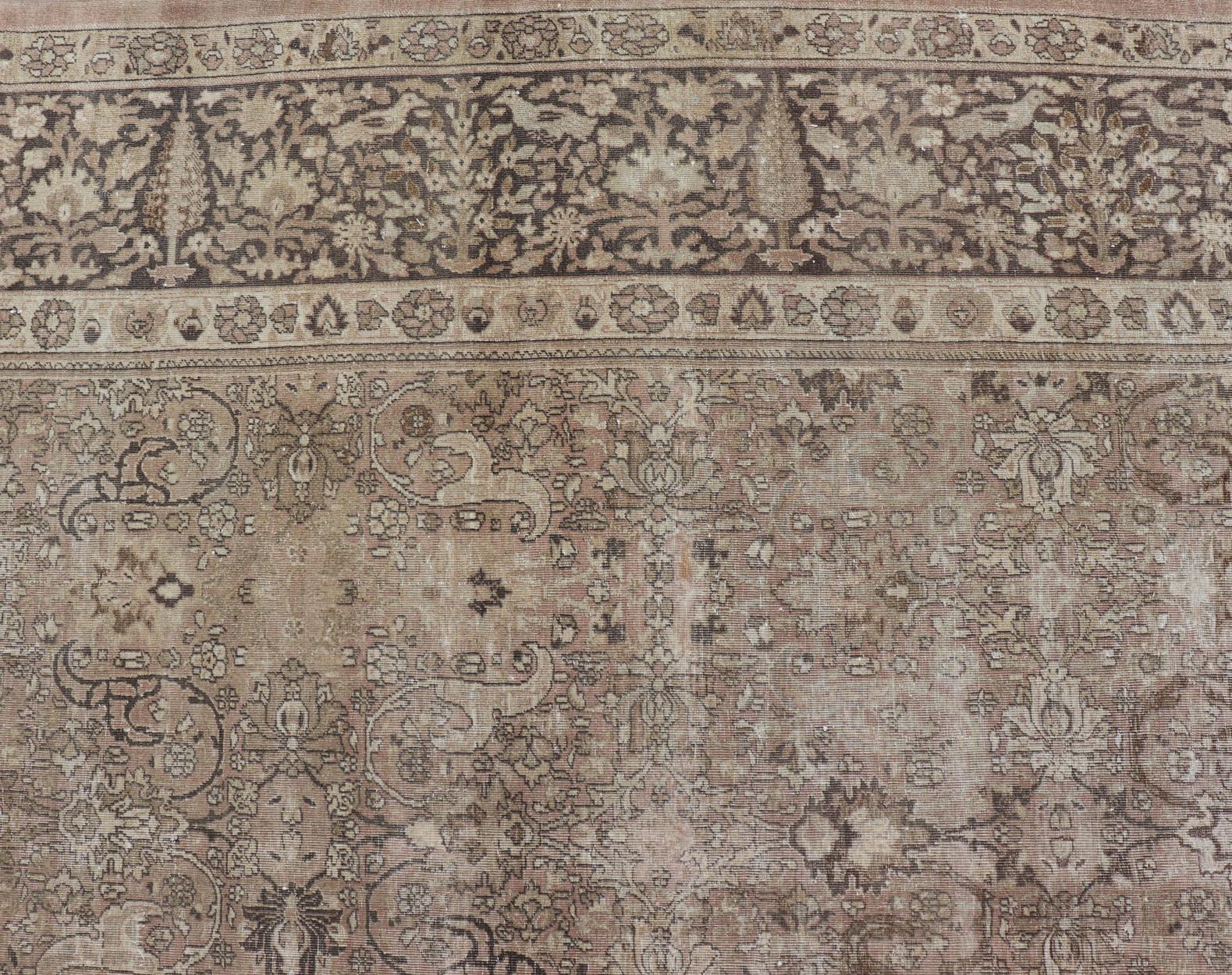 Noué à la main Grand tapis turc ancien Sivas à motifs floraux dans des tons neutres et terreux  en vente