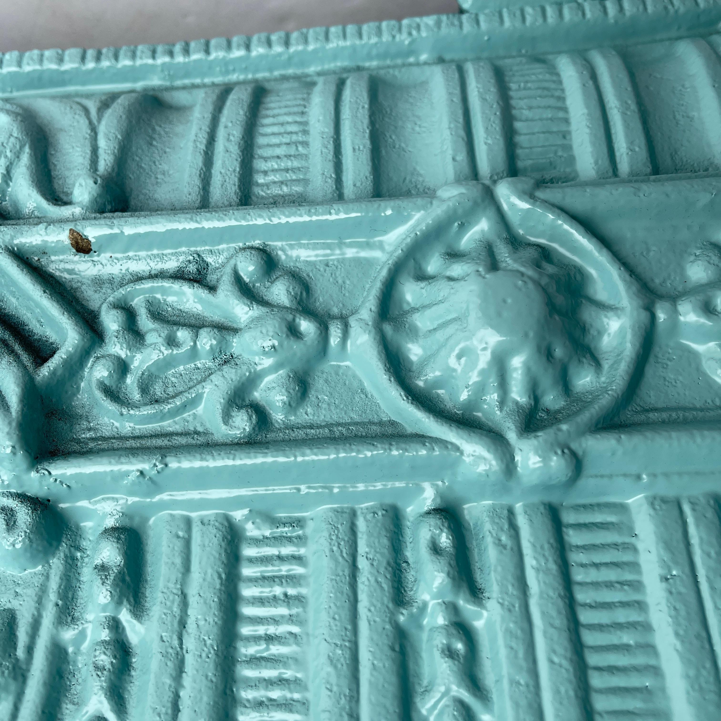 Métal Grande jardinière ancienne à pieds en fonte turquoise, vers le début des années 1900