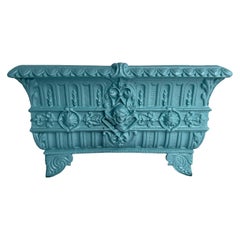 Grande jardinière ancienne à pieds en fonte turquoise, vers le début des années 1900