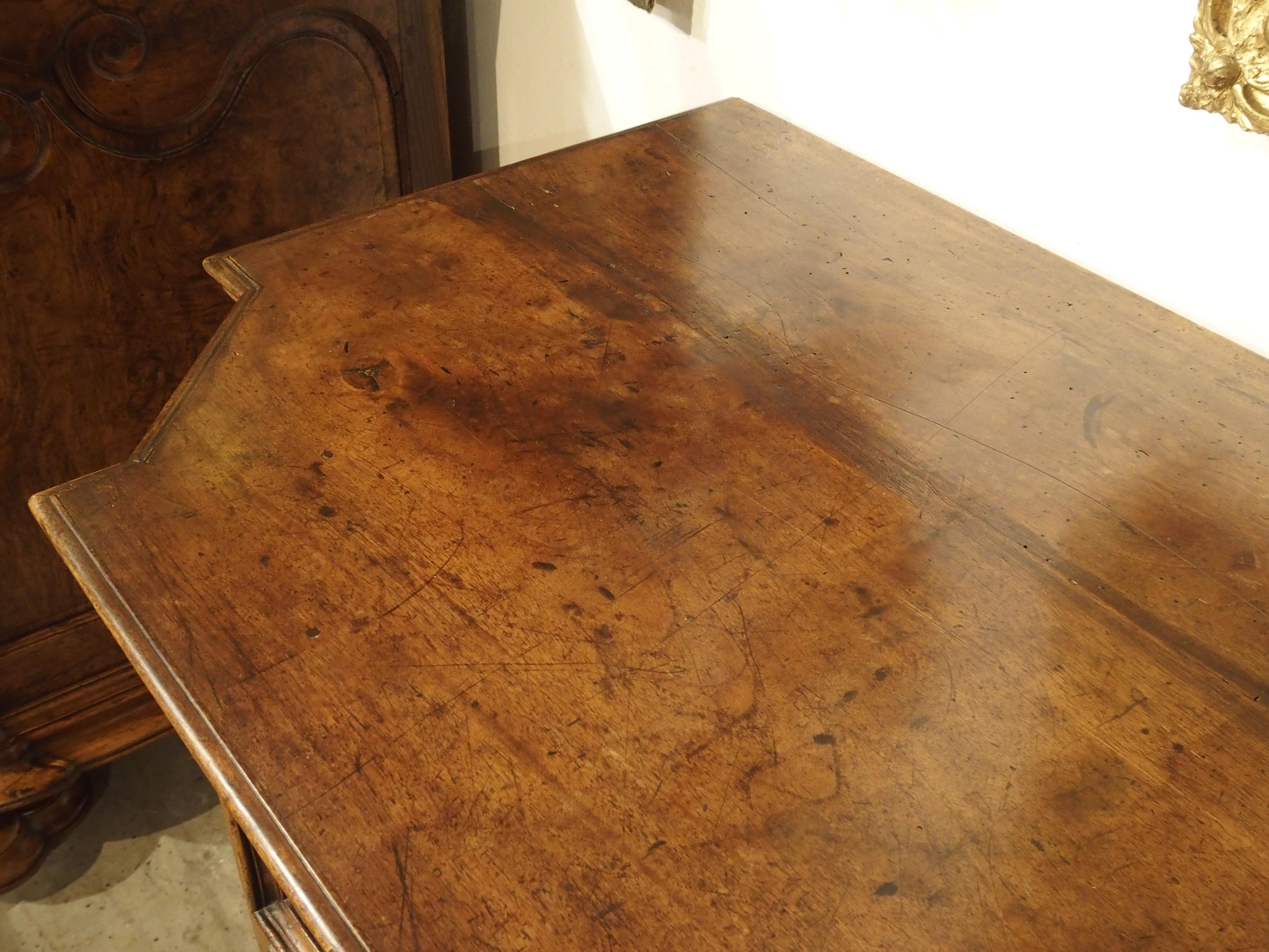 Large Antique Tuscan Walnut Commode with Side Compartments, Early 1800s 4