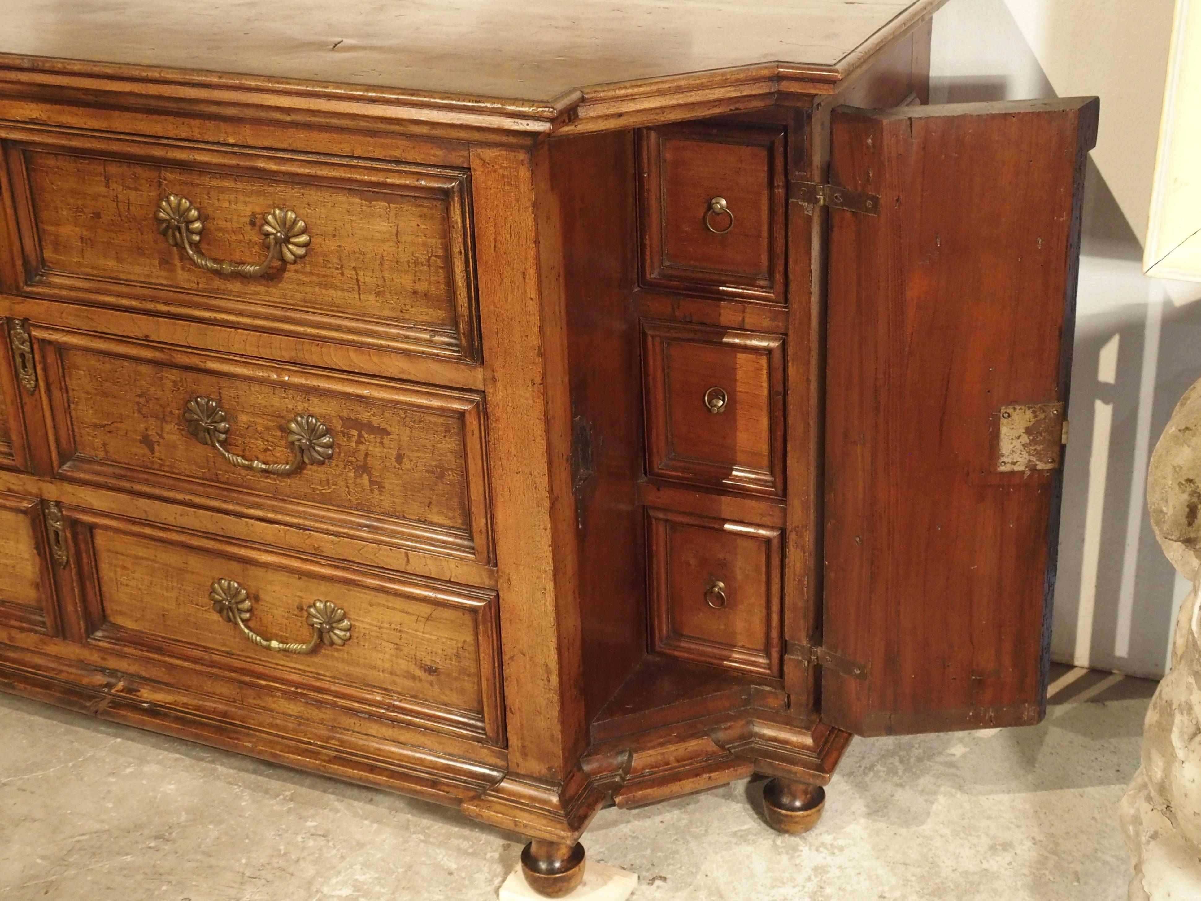 Large Antique Tuscan Walnut Commode with Side Compartments, Early 1800s 5