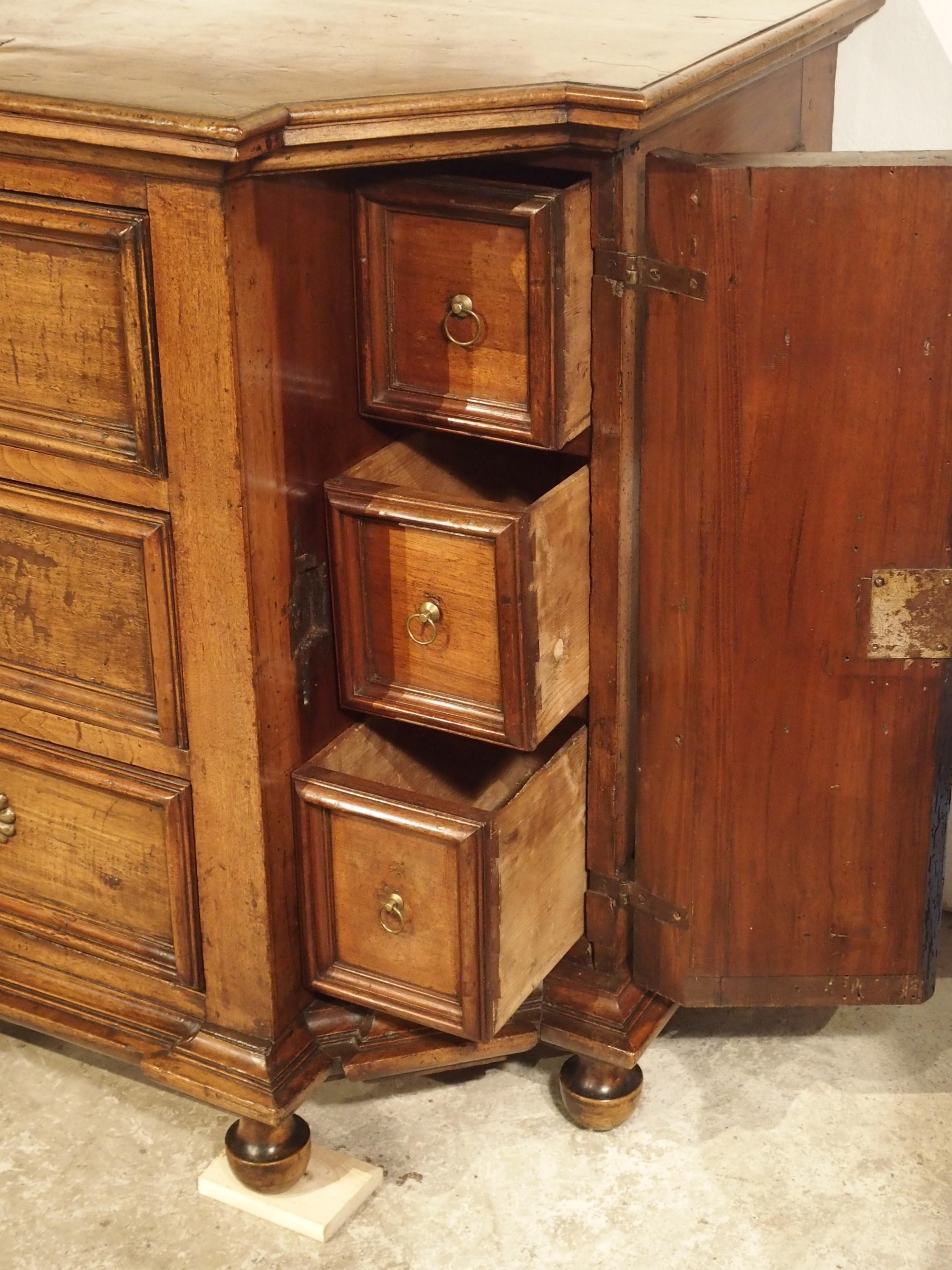 Large Antique Tuscan Walnut Commode with Side Compartments, Early 1800s 6