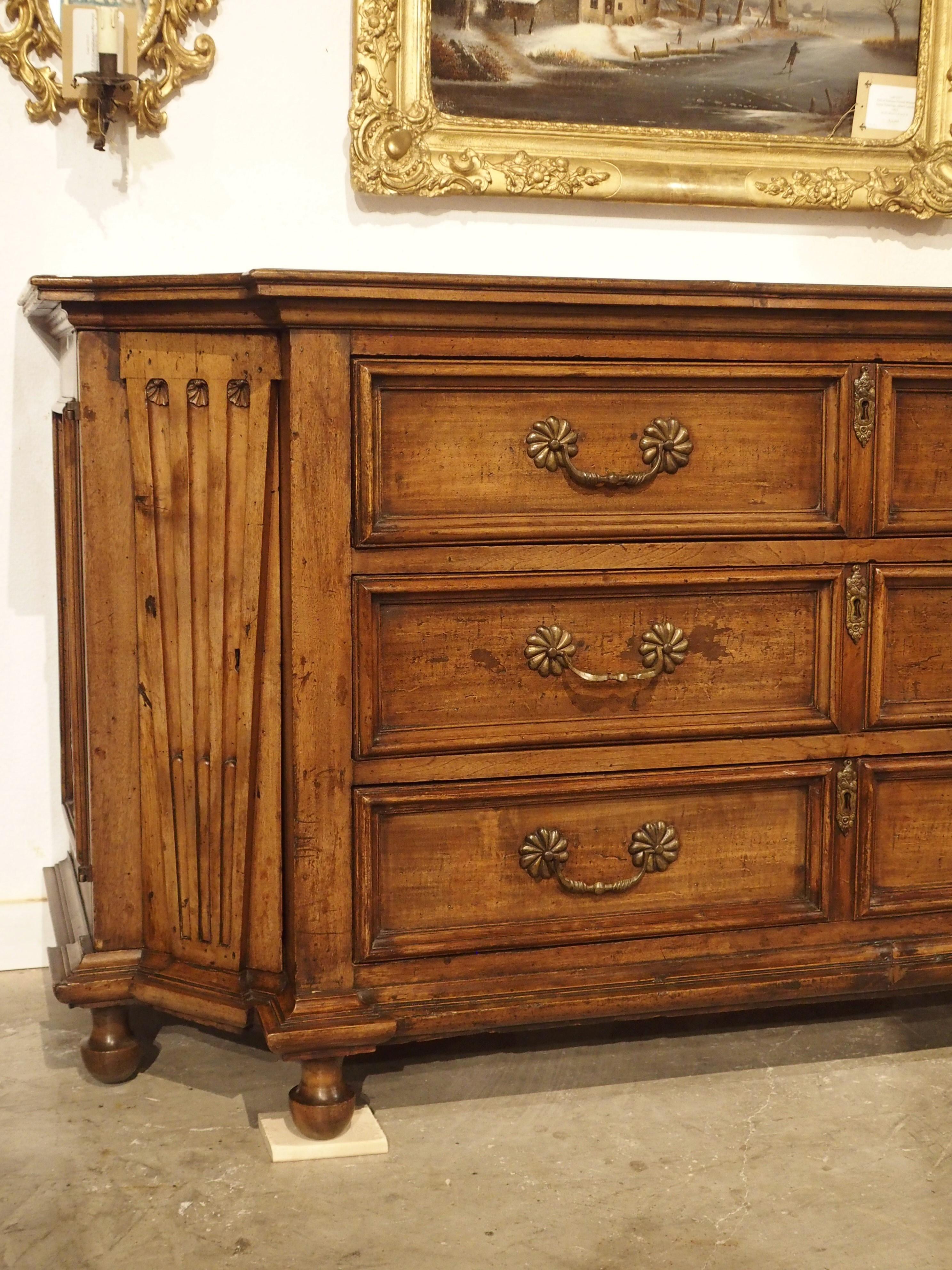 Large Antique Tuscan Walnut Commode with Side Compartments, Early 1800s 12