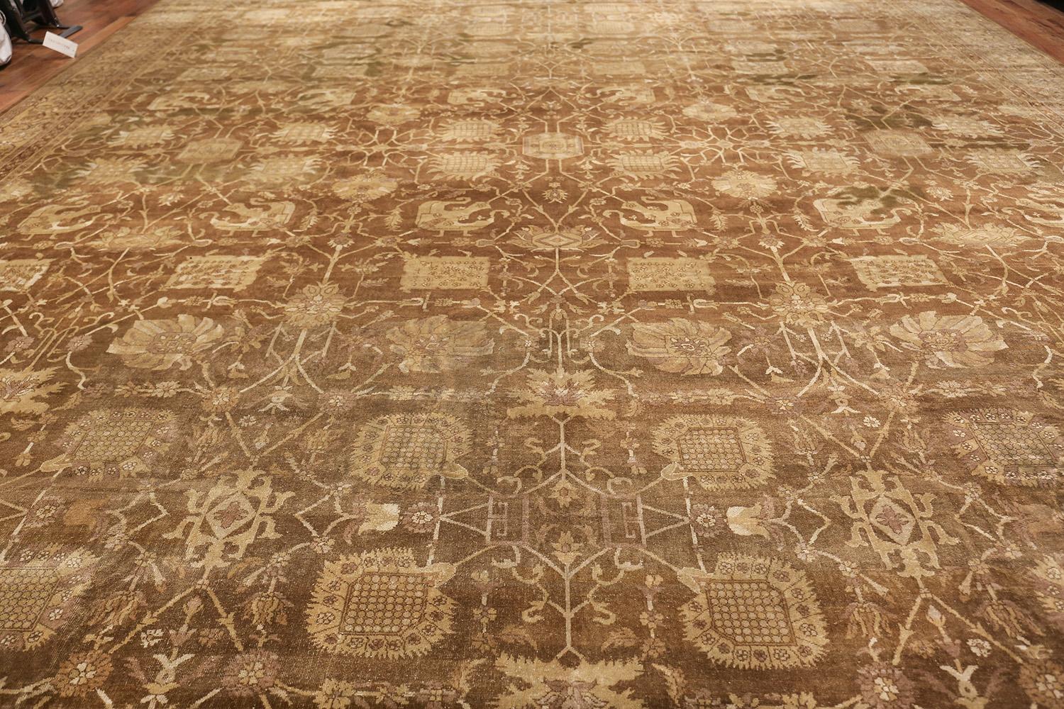 Antique Indian Amritsar Rug. 14 ft 8 in x 17 ft 5 in In Excellent Condition For Sale In New York, NY