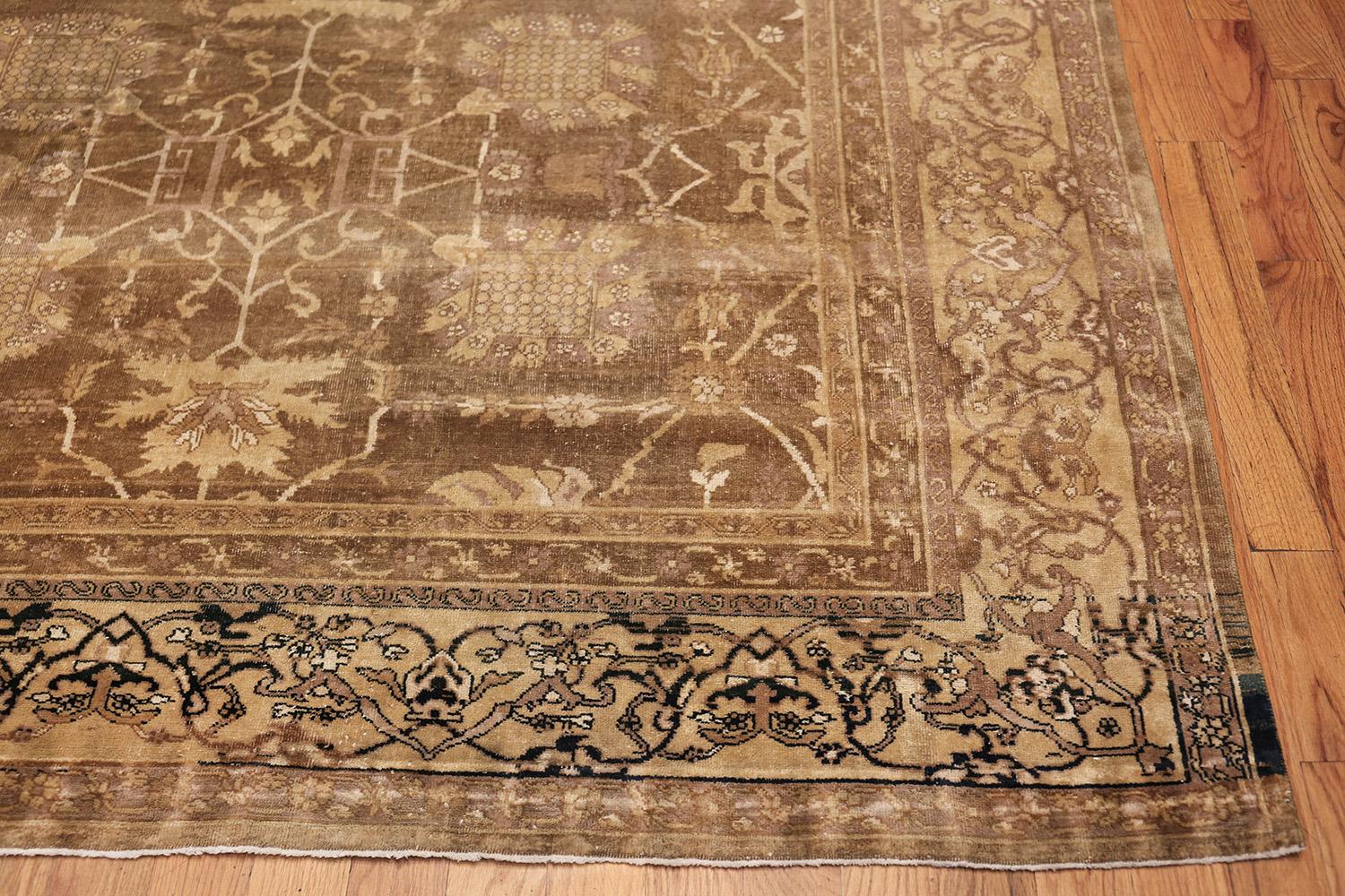 Wool Antique Indian Amritsar Rug. 14 ft 8 in x 17 ft 5 in For Sale