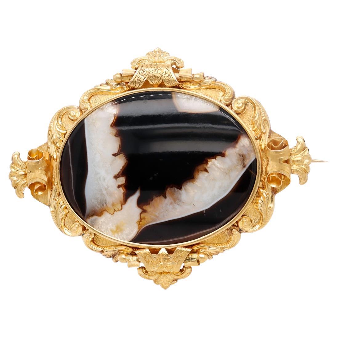 Large Antique Victorian 18k Gold and Banded Agate Brooch For Sale