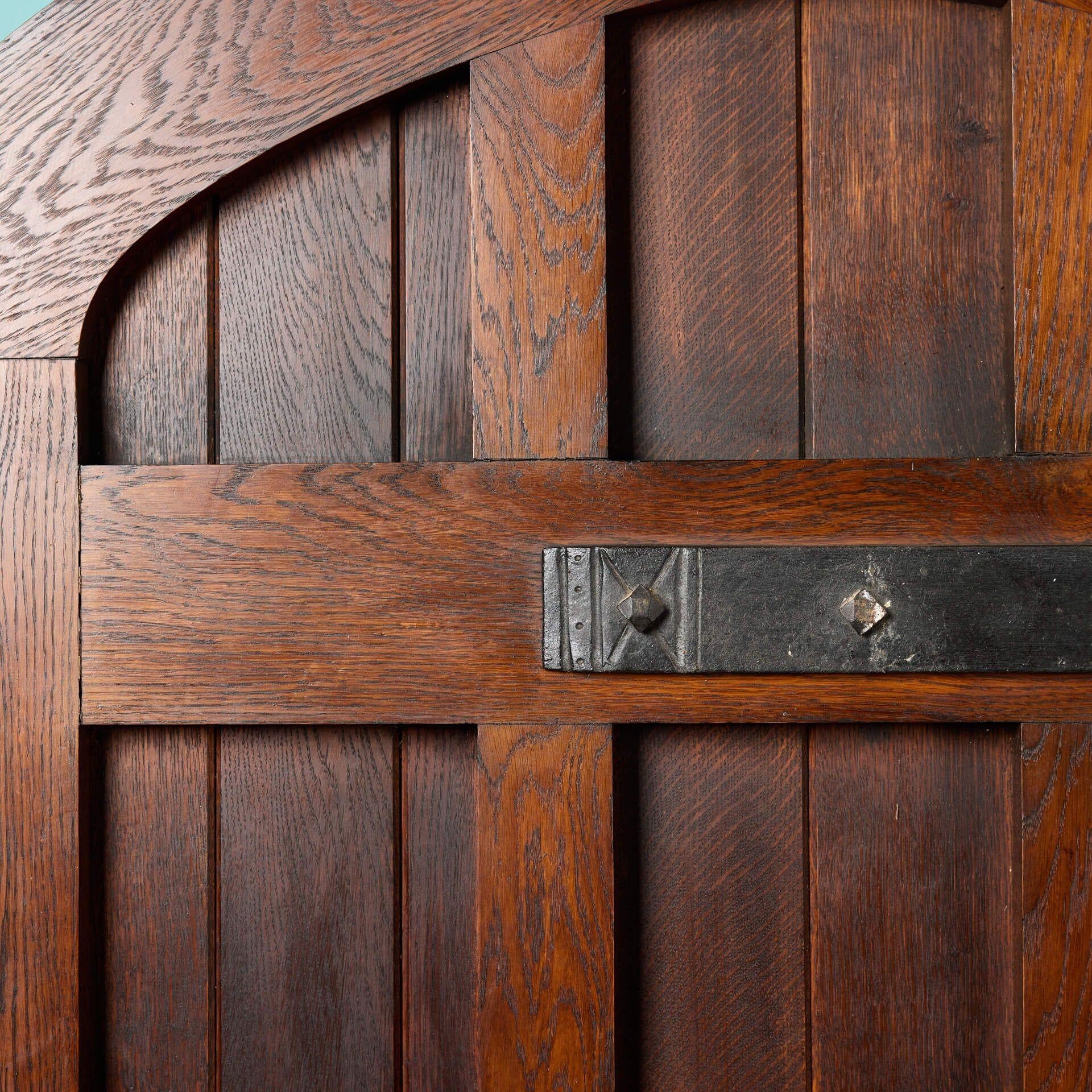 Large Antique Victorian Arched Oak Exterior Door In Fair Condition For Sale In Wormelow, Herefordshire