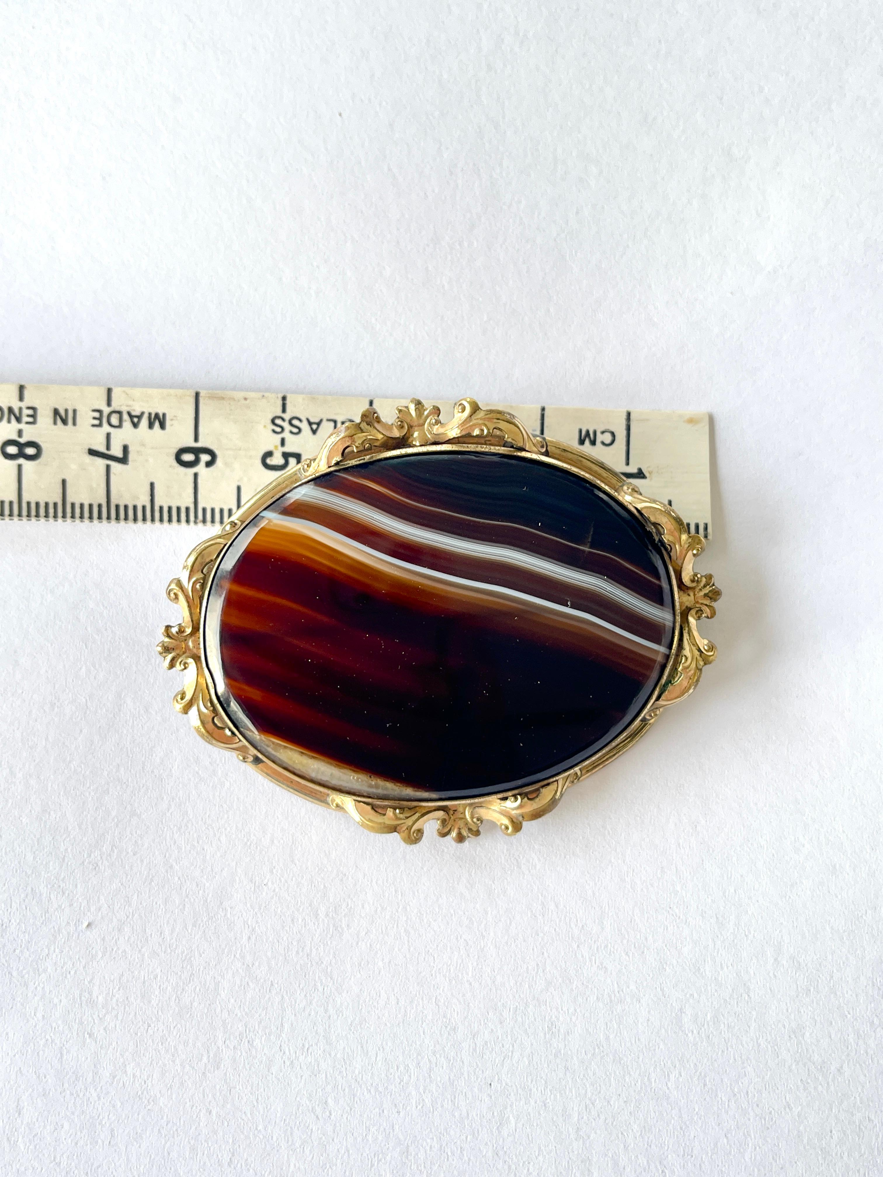 Large Antique Victorian Banded Agate Brooch c1890s Gold Gilt Good Condition In Good Condition For Sale In Mona Vale, NSW