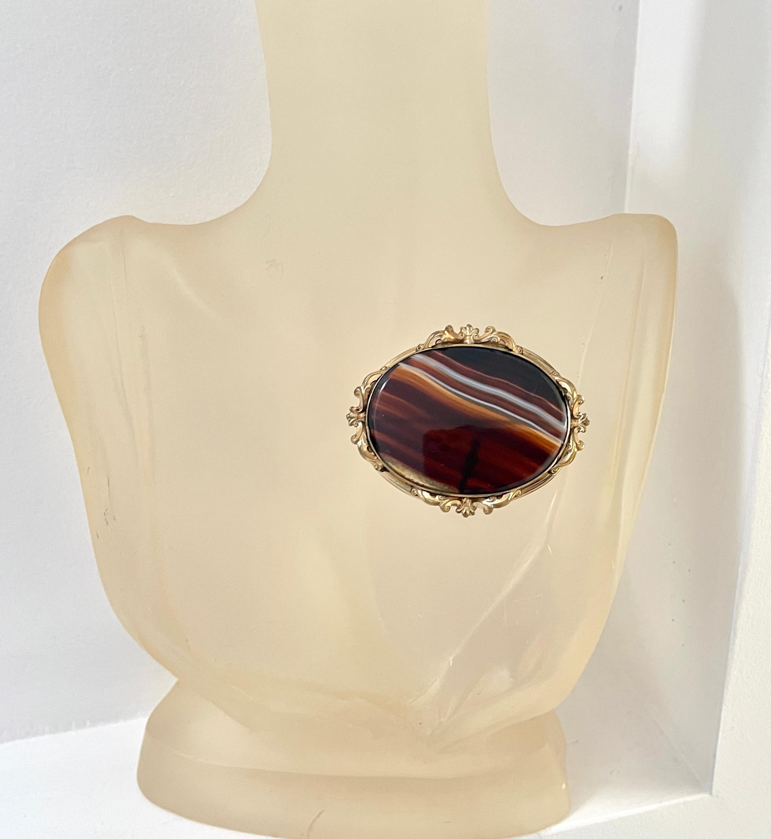 Large Antique Victorian Banded Agate Brooch c1890s Gold Gilt Good Condition For Sale 2