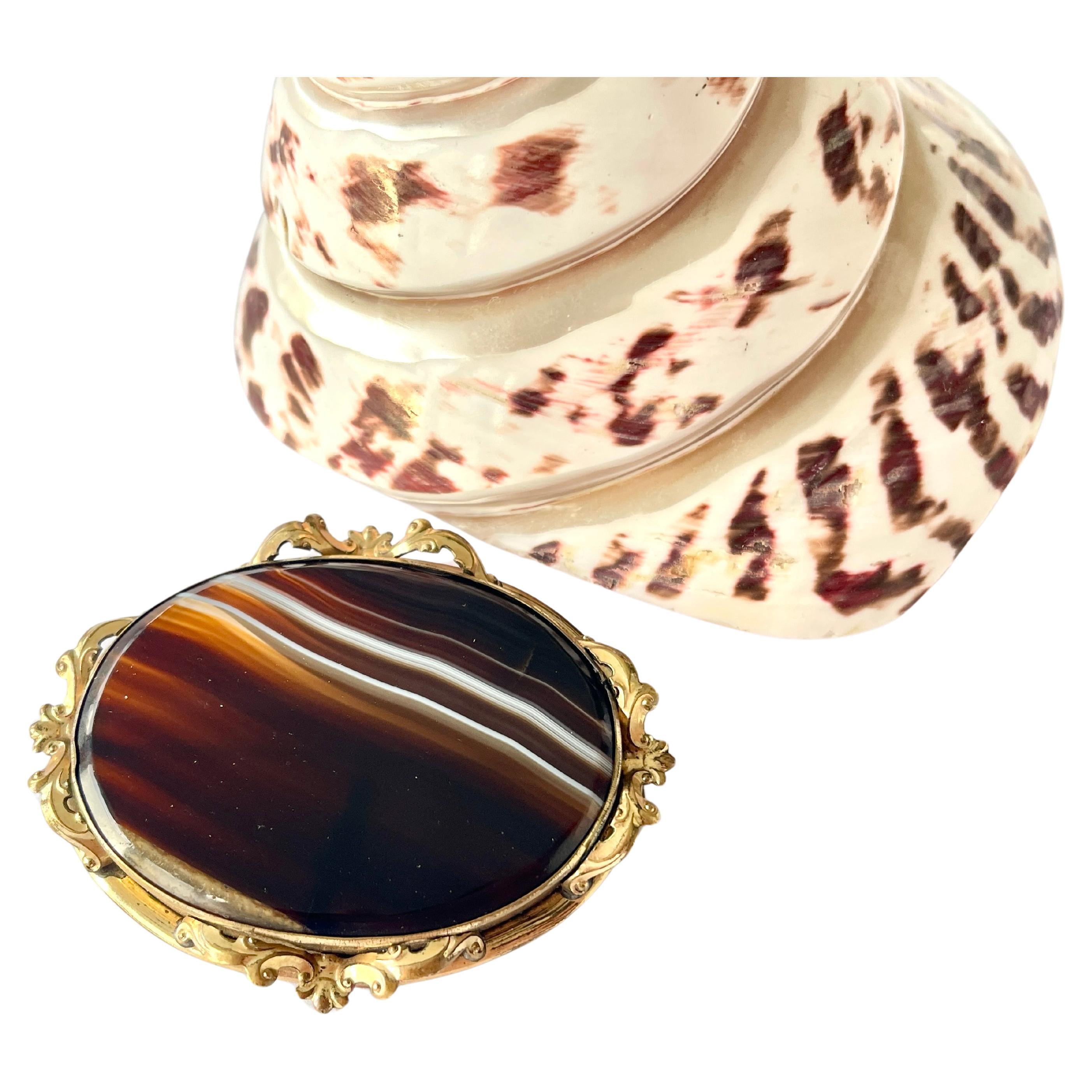 Large Antique Victorian Banded Agate Brooch c1890s Gold Gilt Good Condition For Sale
