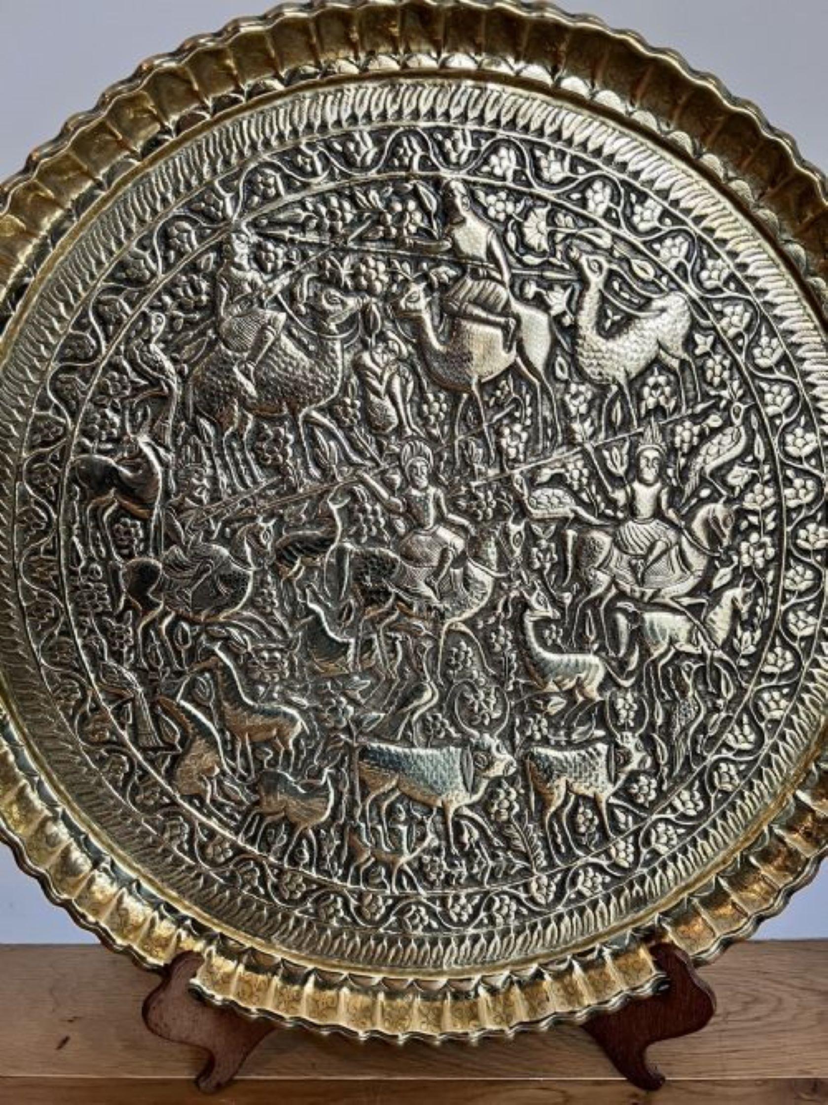 Large antique Victorian brass & mixed metal dish having a fantastic brass mixed metal dish with wonderful detail to the centre and a wavy edge 