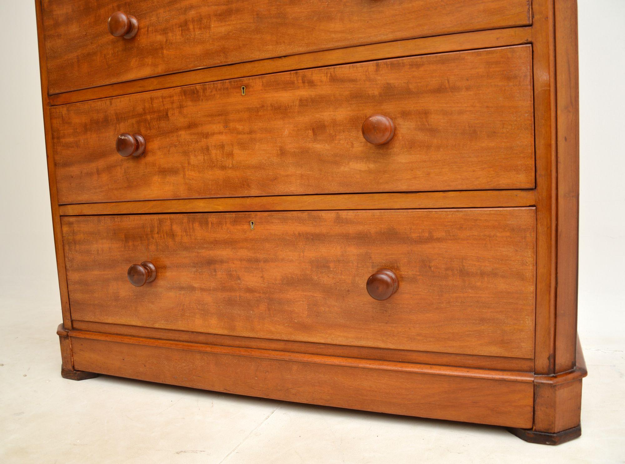 Large Antique Victorian Chest of Drawers For Sale 5