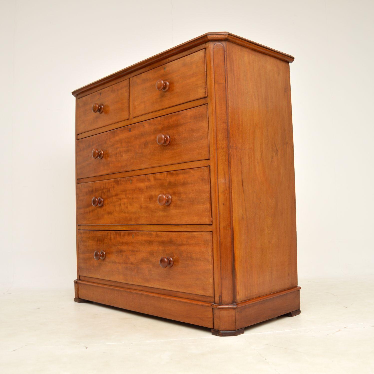 Mid-19th Century Large Antique Victorian Chest of Drawers For Sale