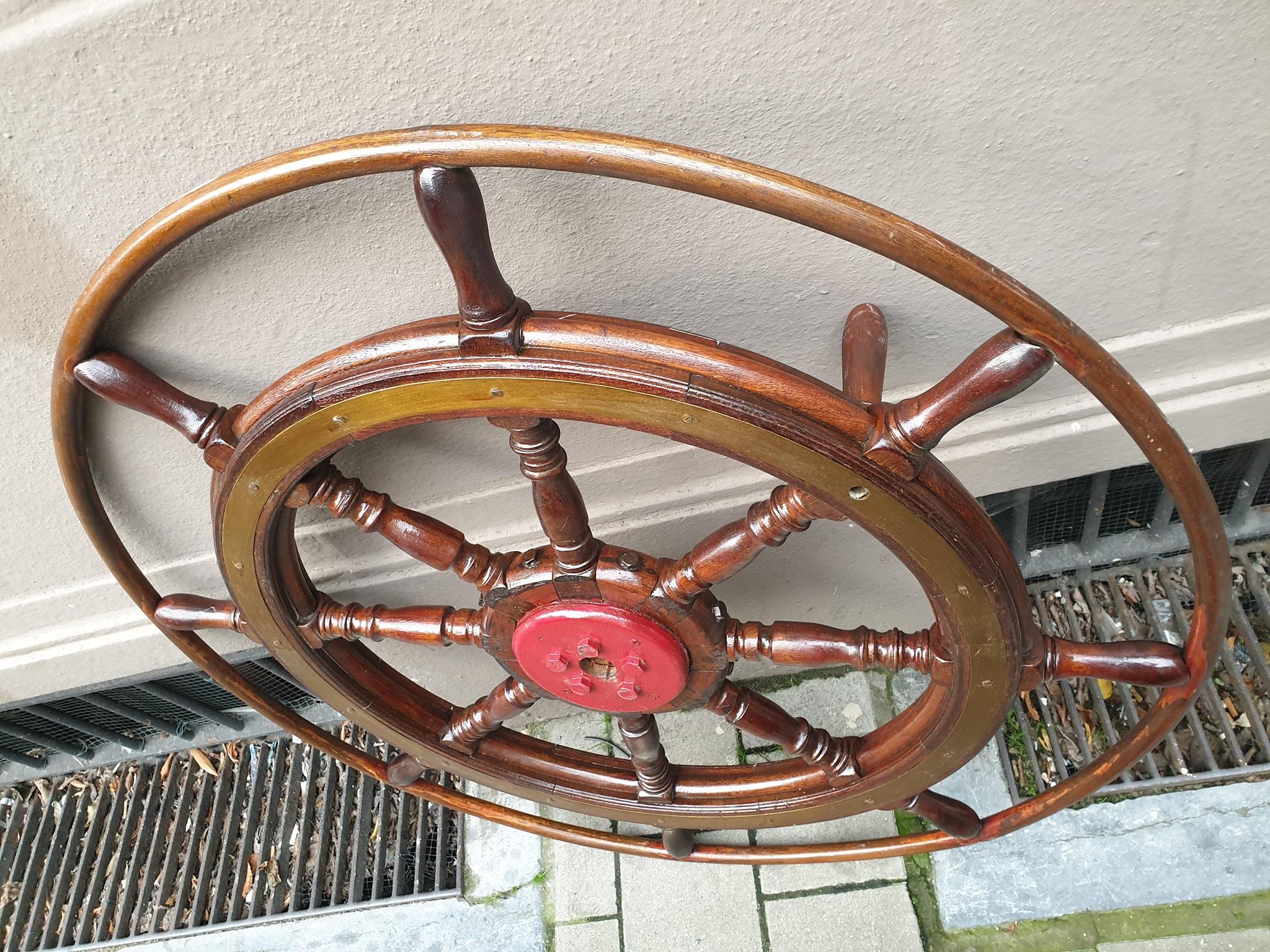 20th Century Large Antique Victorian Eight Spoke Mahogany and Brass Ships Steering Wheel