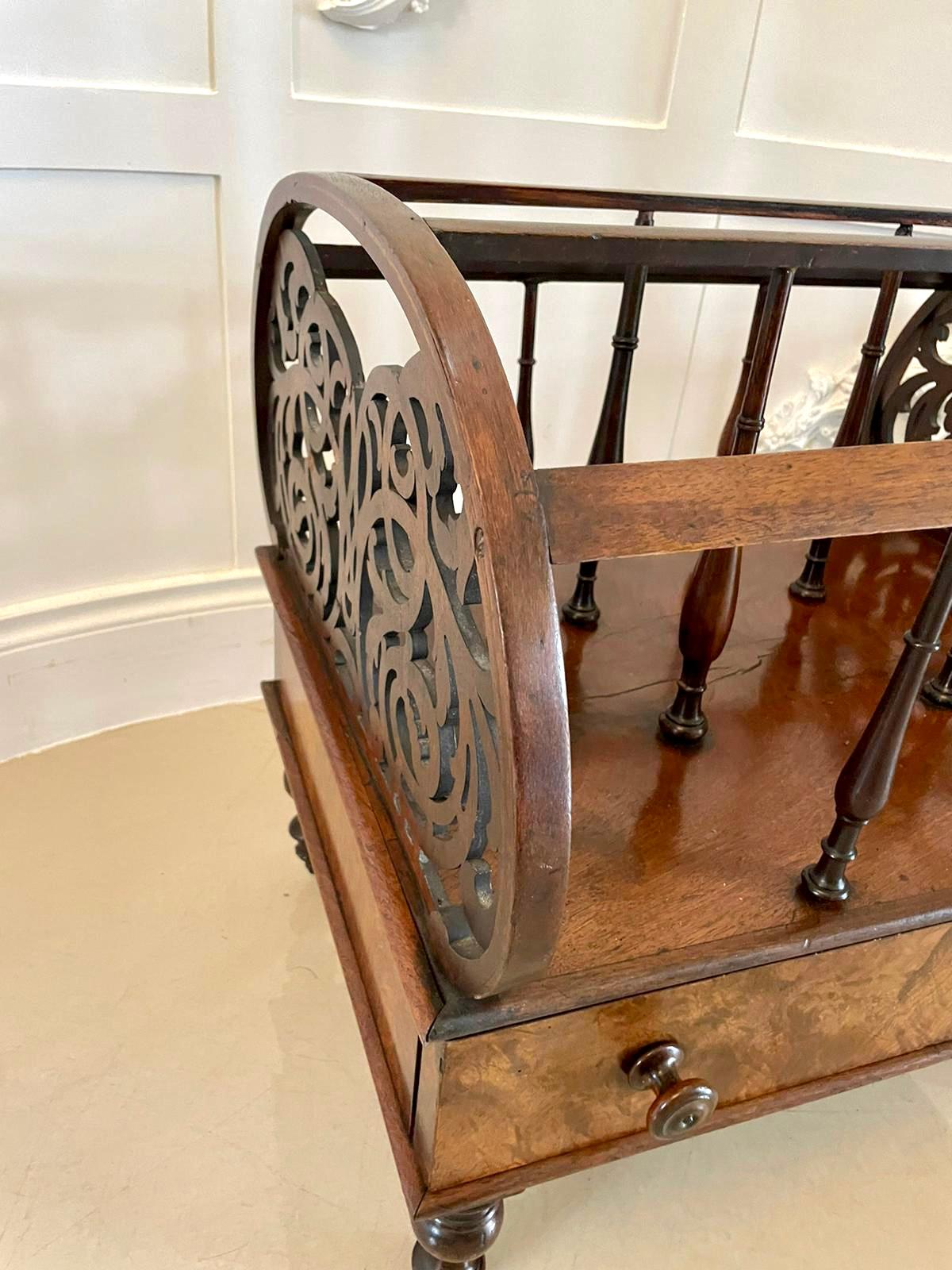 Victorien Grand fauteuil victorien ancien autoportant en ronce de noyer de Canterbury en vente