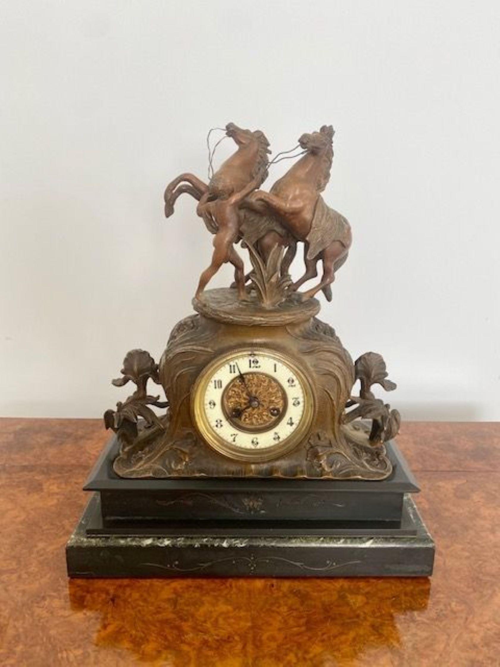 Grande horloge de manteau victorienne ancienne en marbre  en vente 2