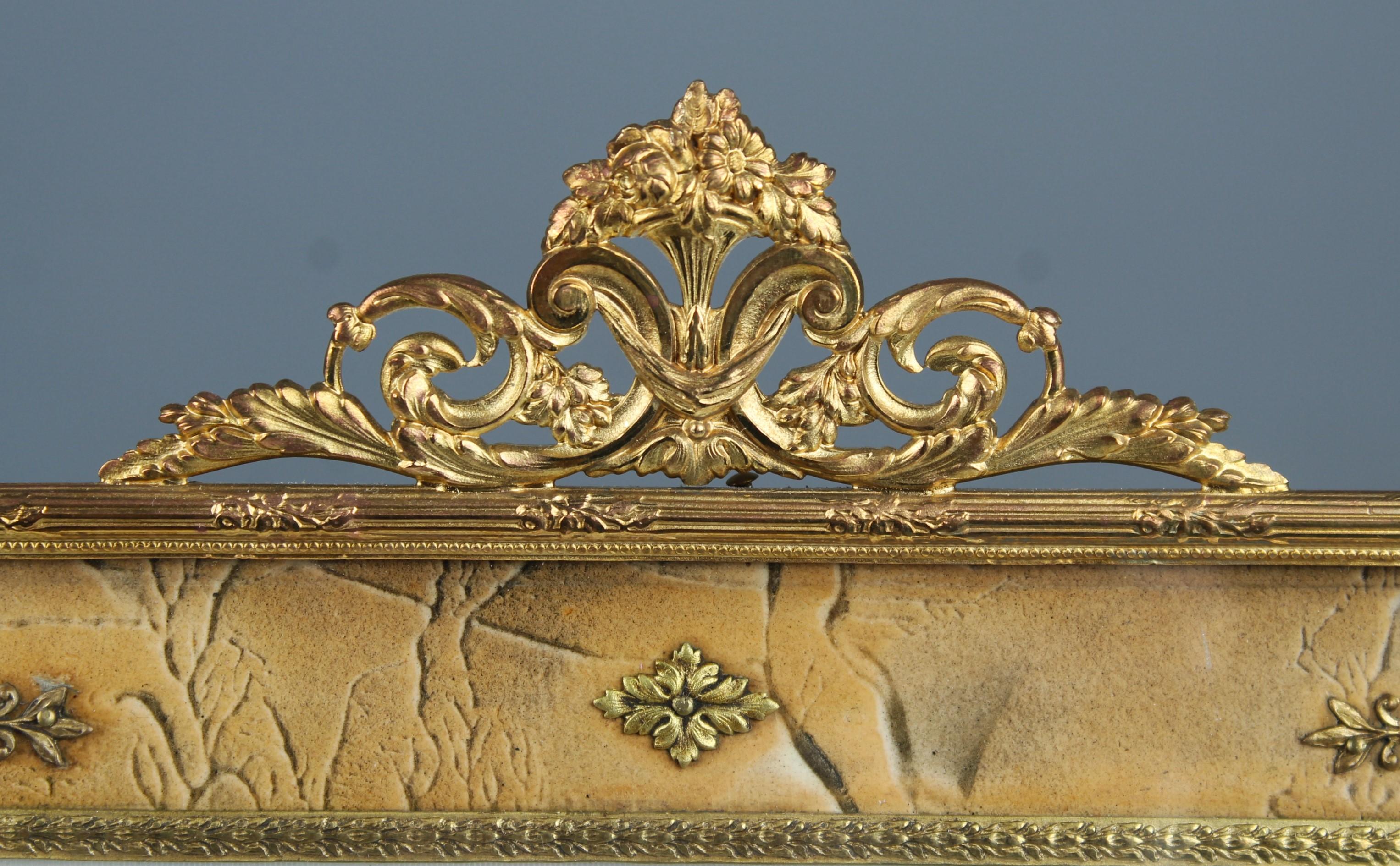 Beautiful victorian picture frame from France circa 1890.


