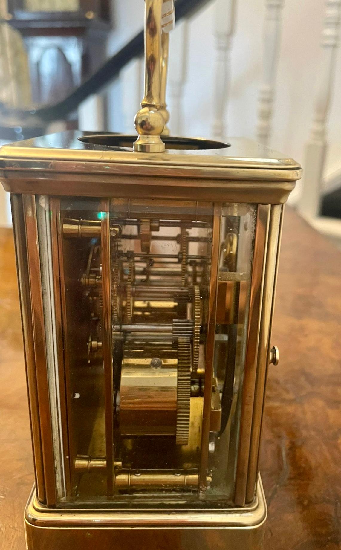 Anglais Grande horloge de carrosse en laiton de qualité victorienne antique  en vente