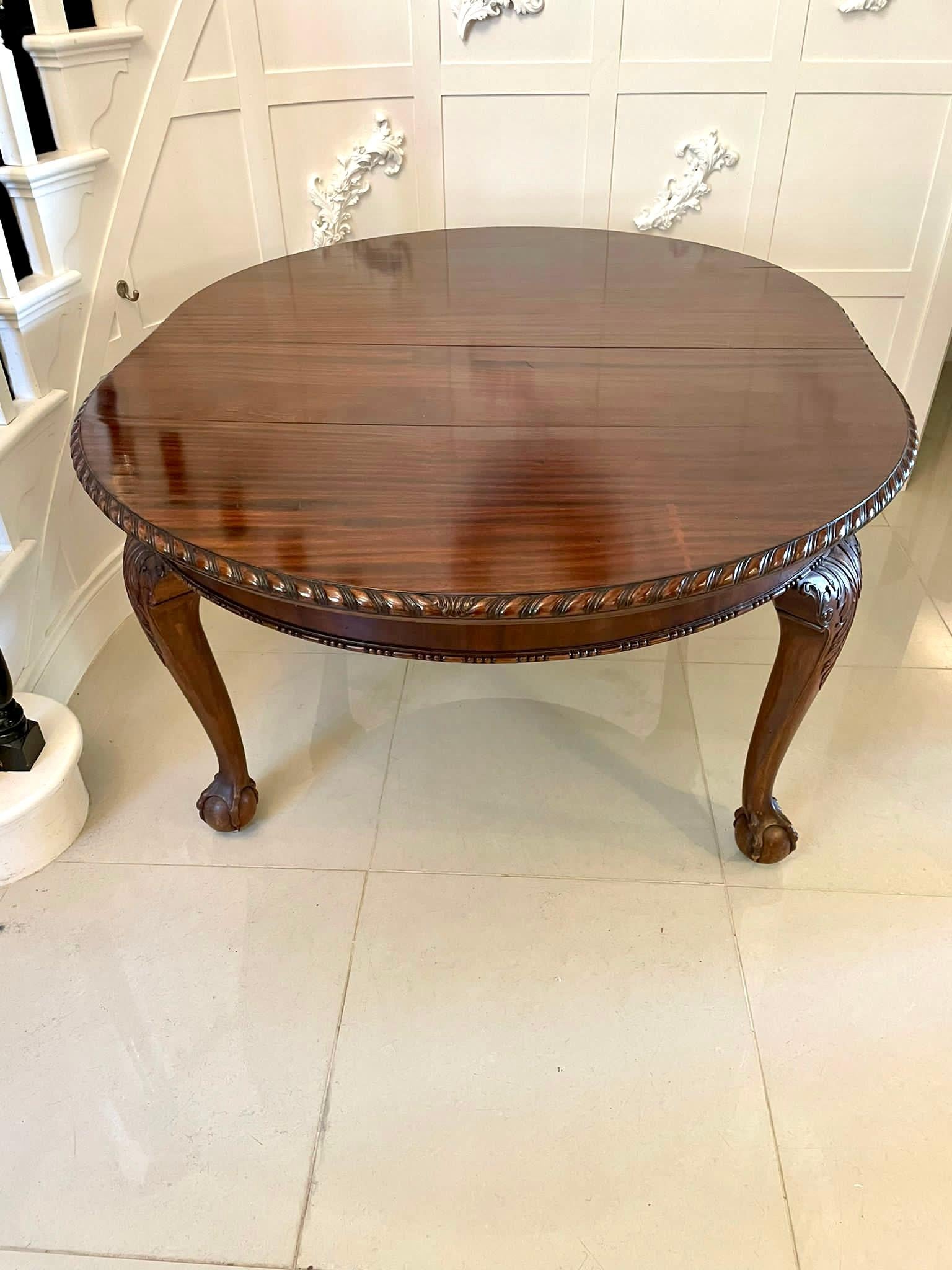 Large Antique Victorian Quality Carved Mahogany Extending Dining Table In Good Condition In Suffolk, GB