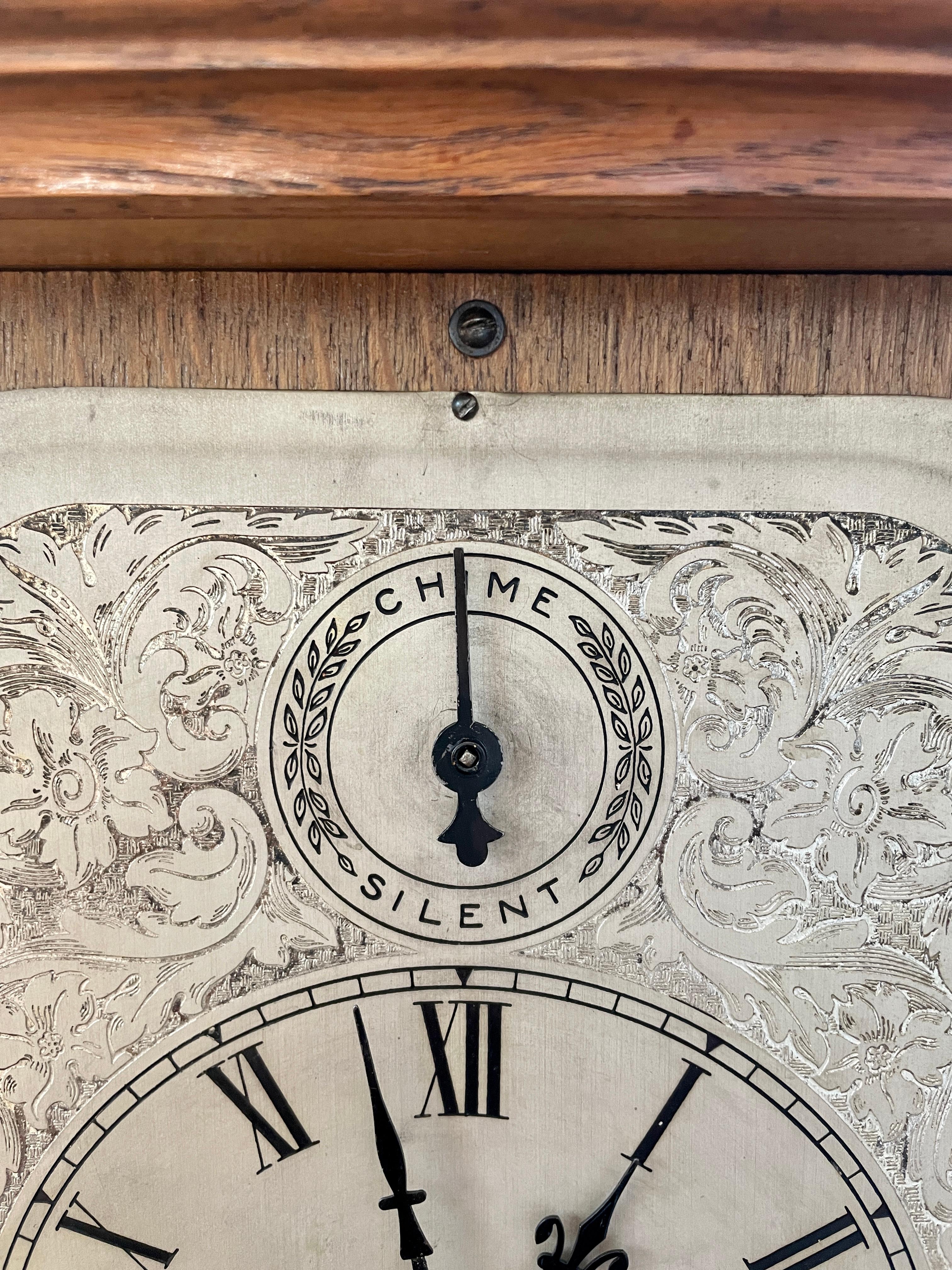 Große große antike viktorianische Qualität geschnitzte Eichenholz-Armbanduhr im Angebot 7