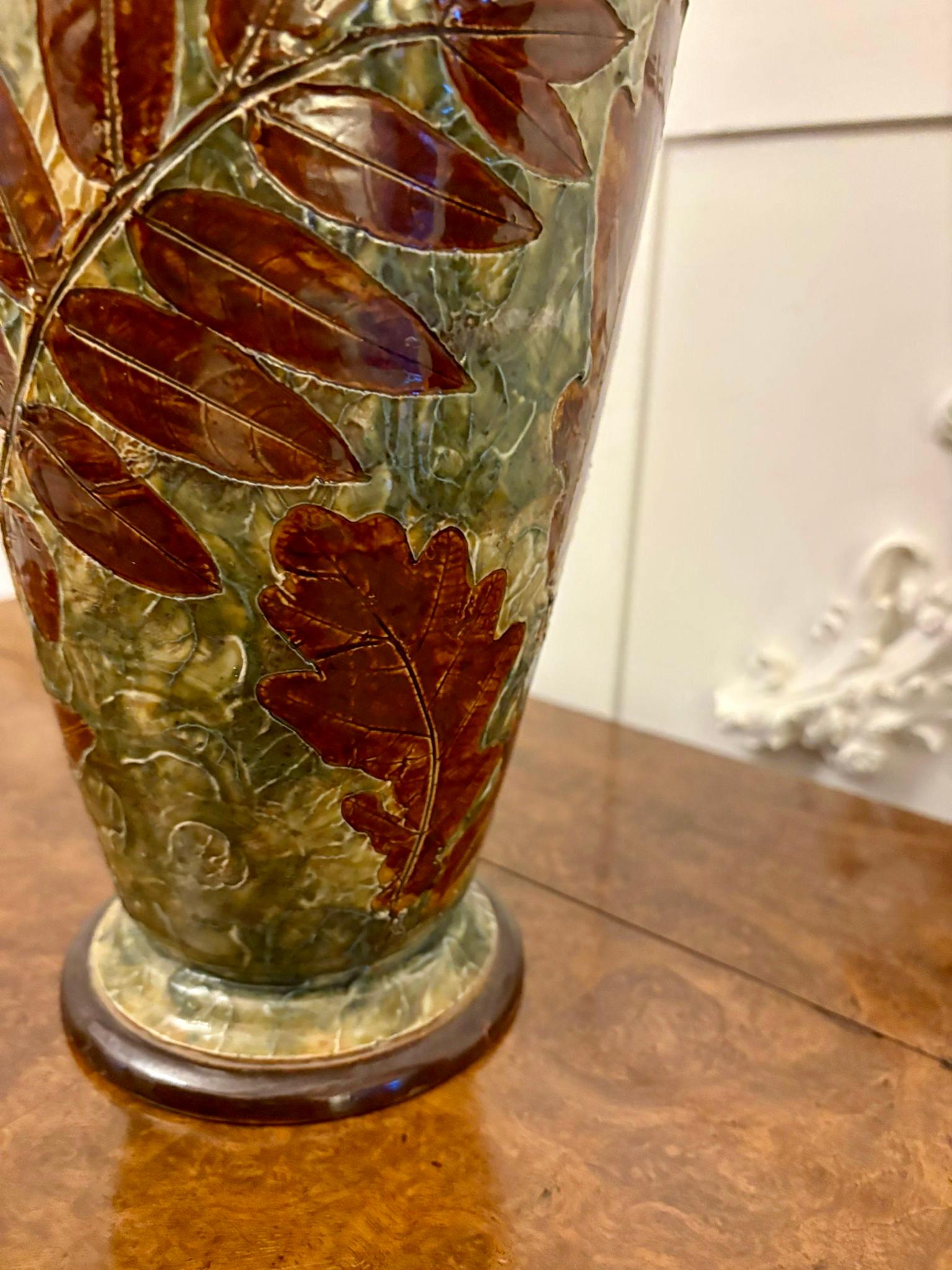 Vittoriano Grande vaso antico di qualità vittoriana Doulton in vendita