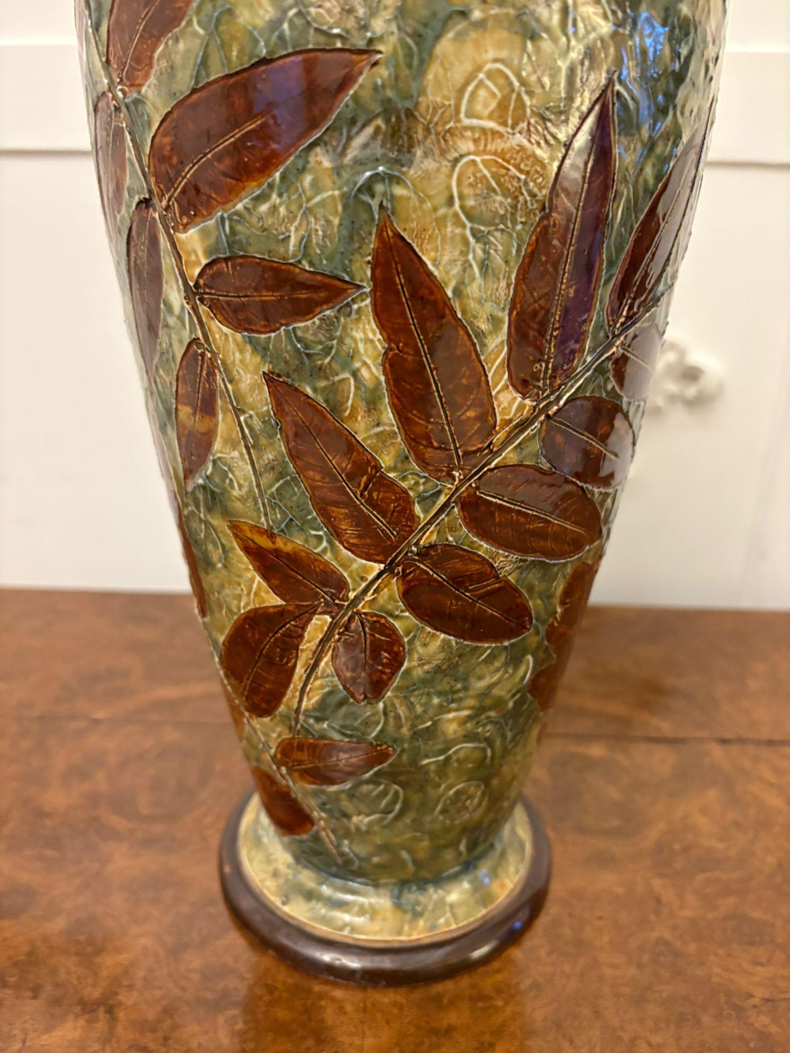 Inglese Grande vaso antico di qualità vittoriana Doulton in vendita