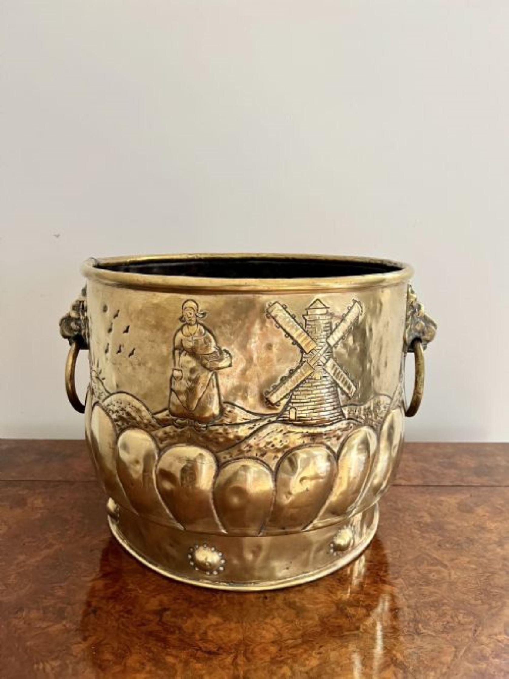 Large Antique Victorian Quality Dutch Brass Jardiniere In Good Condition For Sale In Ipswich, GB