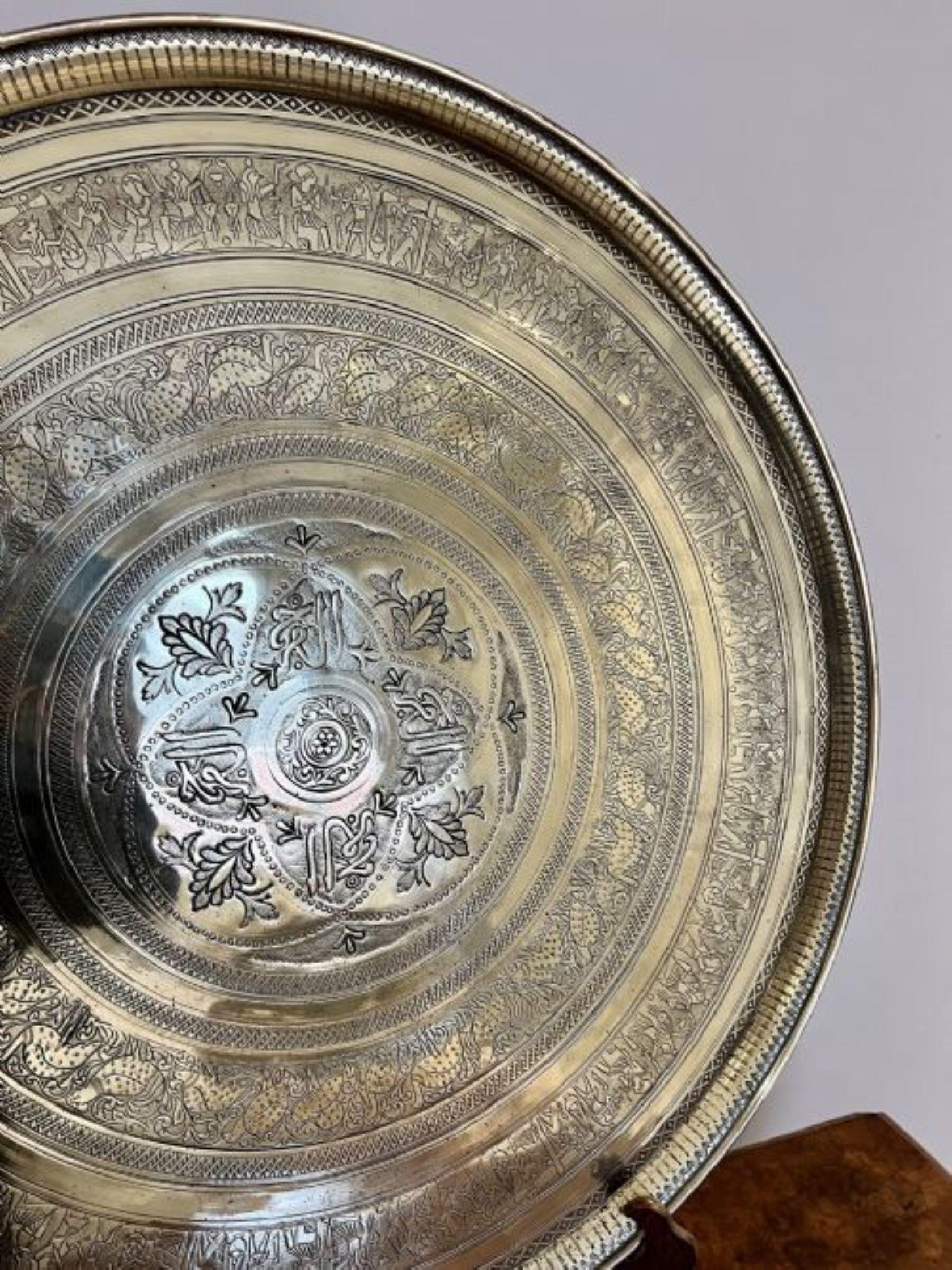 Large antique Victorian quality engraved circular mixed metal tray In Good Condition For Sale In Ipswich, GB