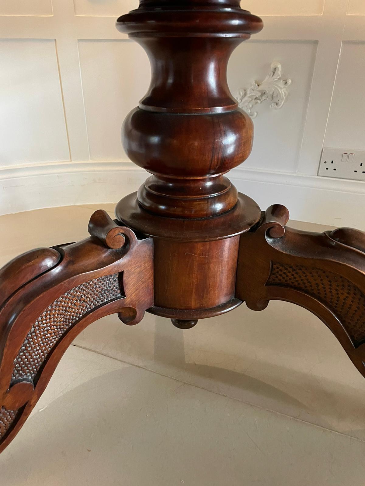 Large Antique Victorian Quality Figured Mahogany Circular Centre Table  For Sale 2