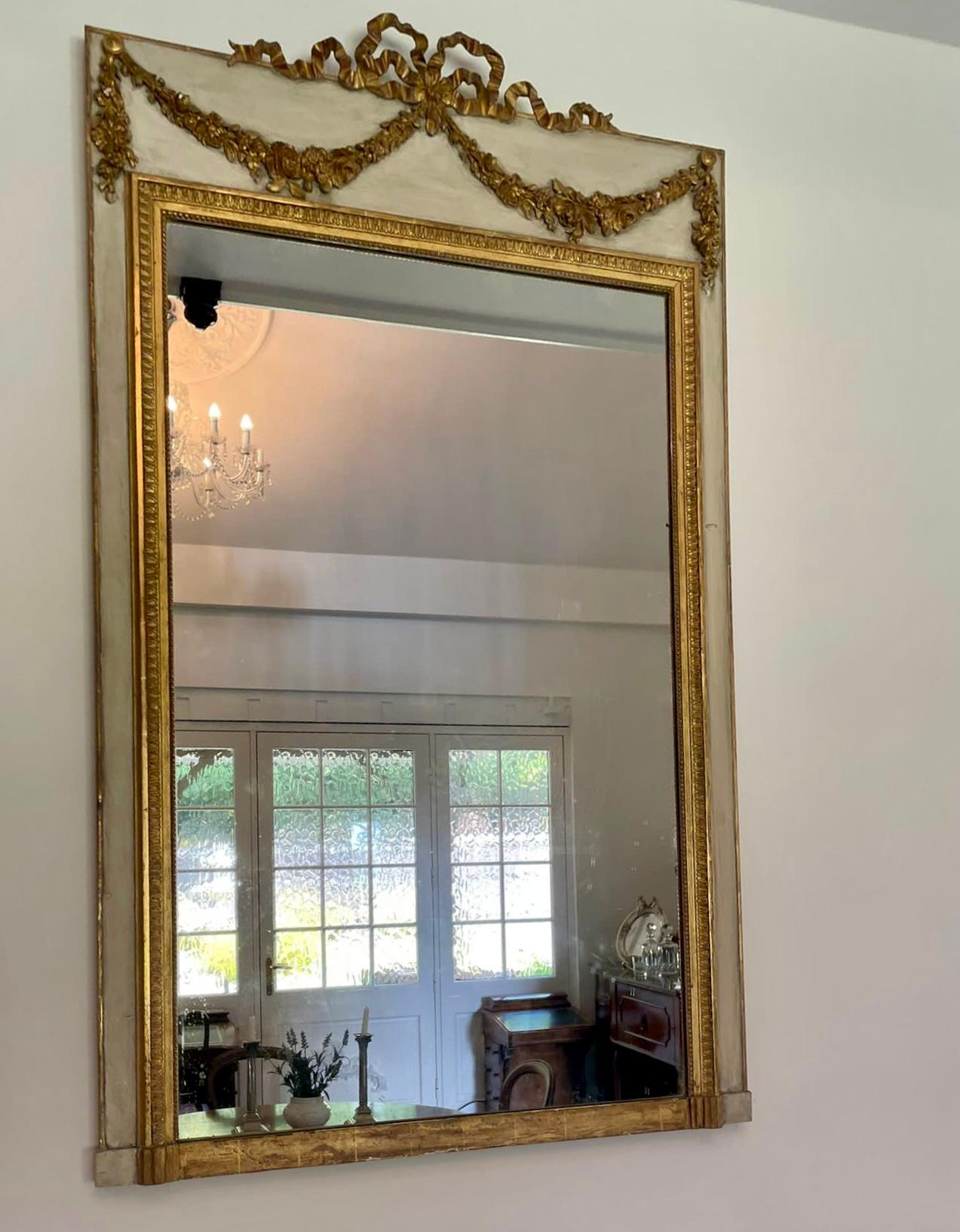 Grand miroir victorien ancien en bois doré et peint en blanc Bon état - En vente à Suffolk, GB